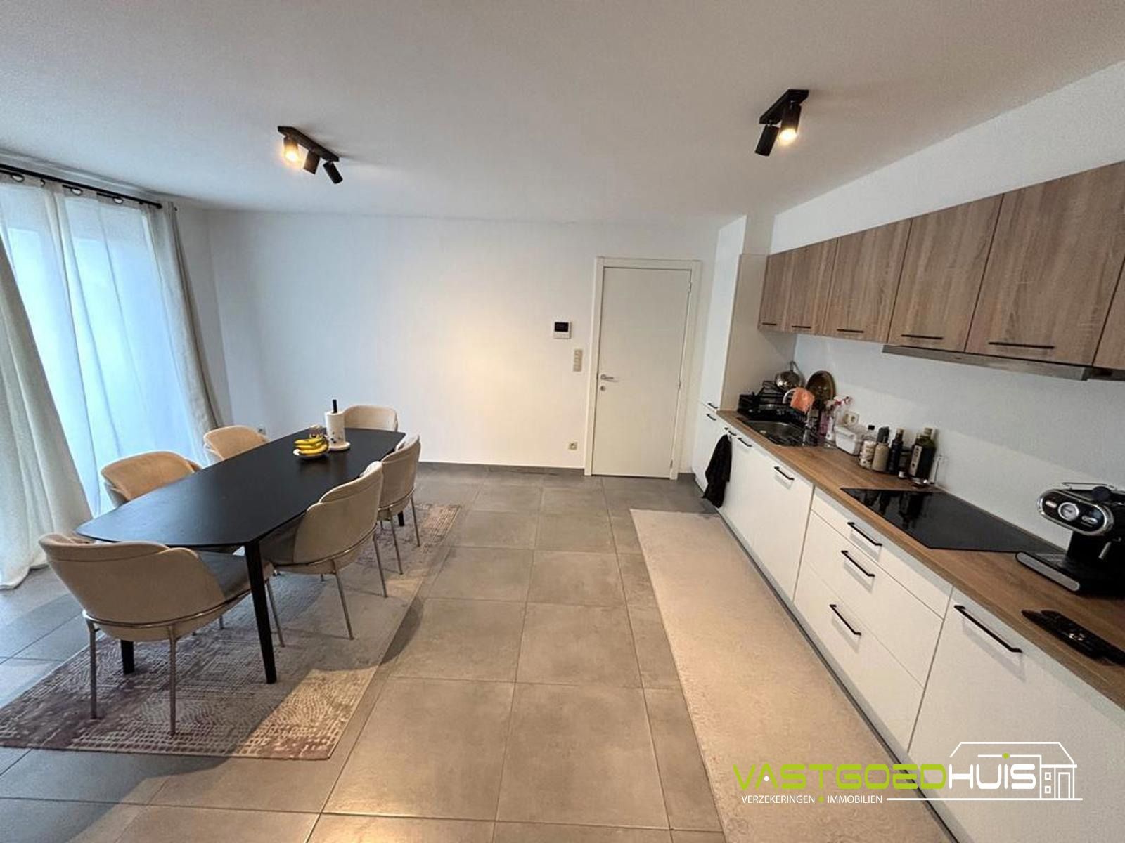 Appartement met 2 slaapkamers, terras en autostaanplaats! foto 11