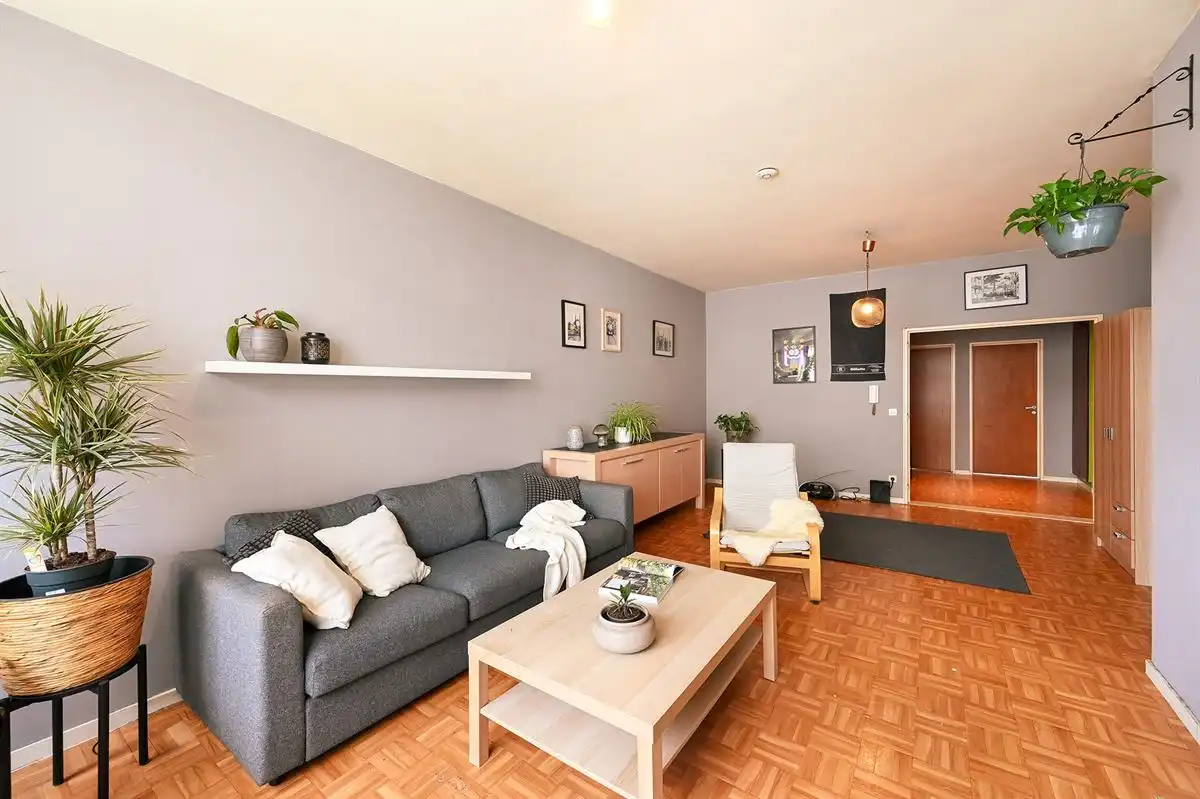 Te renoveren 2-slaapkamerappartement vlak bij Zurenborg foto 3