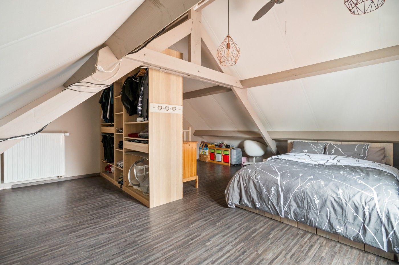 Vrijstaande woning met 3 slpk., brede oprit en tuin foto 21