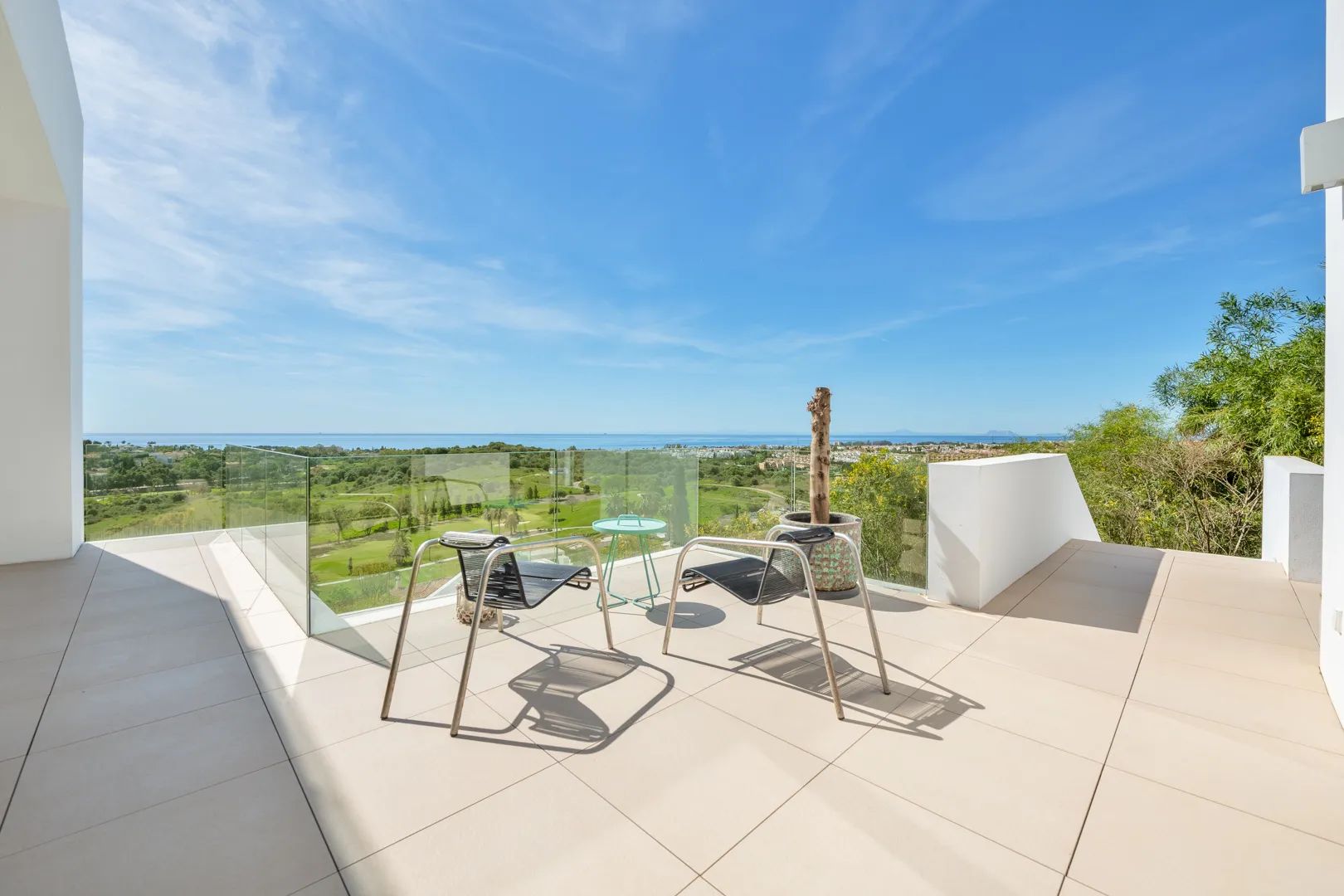 Indrukwekkende luxe villa met panoramisch uitzicht op zee en bergen in El Paraiso, Benahavis foto 31