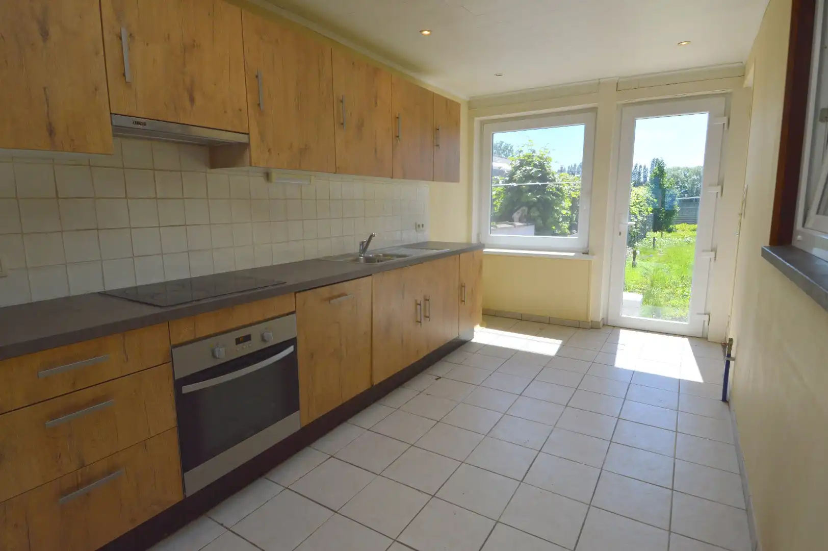 Stevige gezinswoning met 3 slaapkamers, tuin, garage én uitstekende bereikbaarheid te koop in Wevelgem foto 5