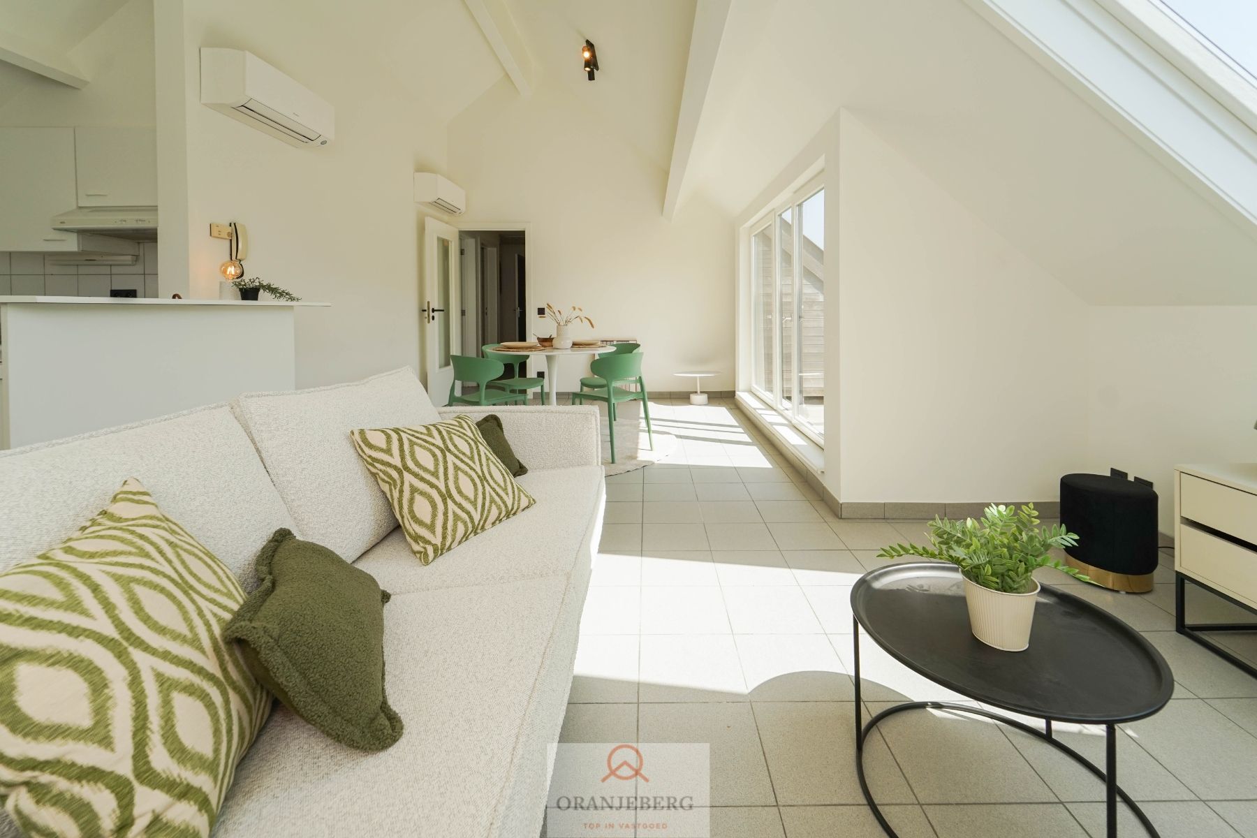 Lichtrijk 1 slpk-appartement met terras Sint-Amandsberg! foto 9