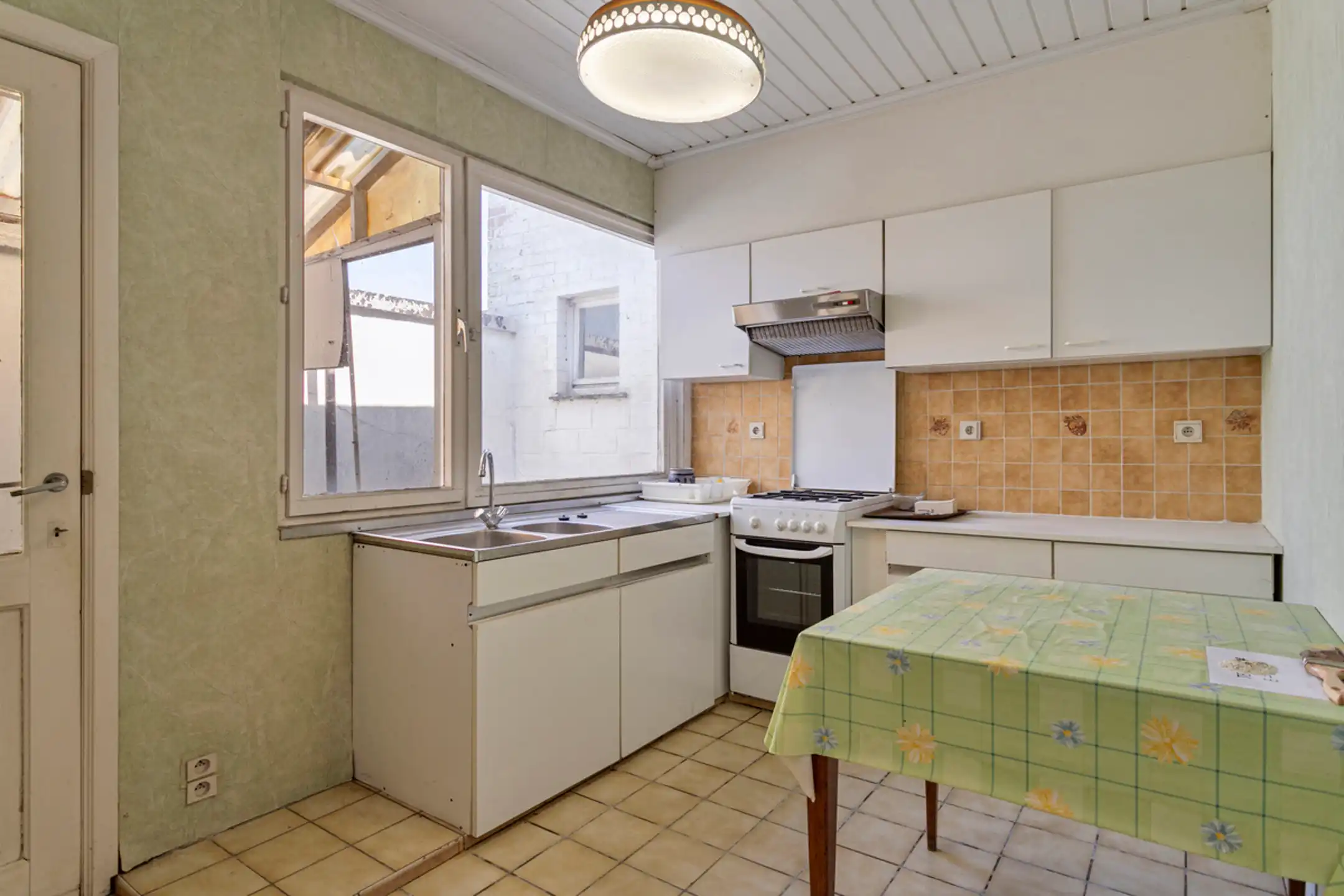 Eigendom met appartement én handelszaak met woonst & garage! foto 10