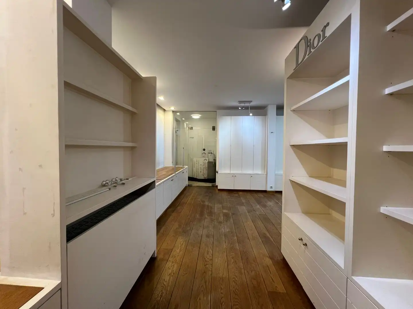 Handelsgelijkvloers nabij de Grote Markt te Ieper foto 6