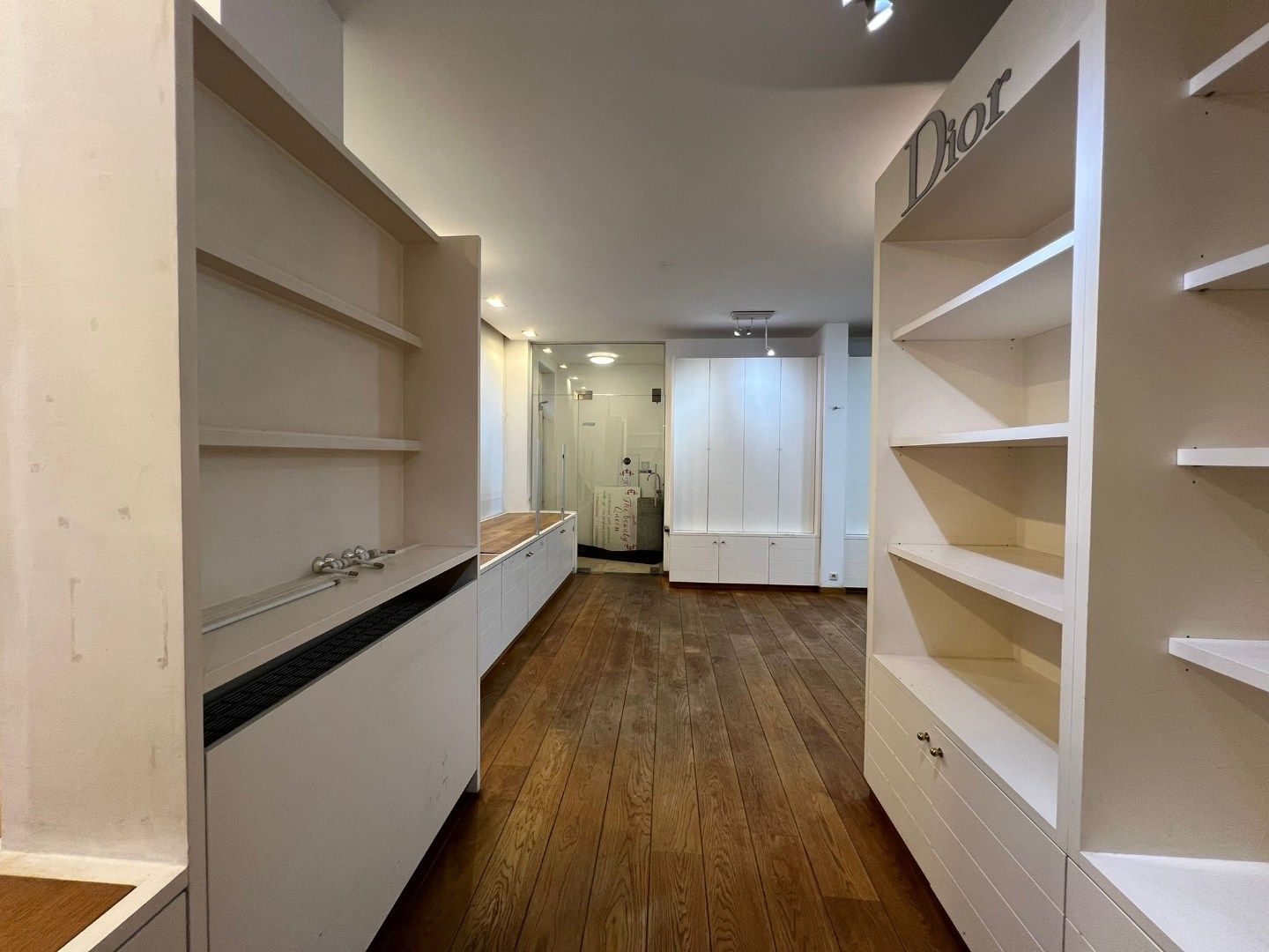 Handelsgelijkvloers nabij de Grote Markt te Ieper foto 6