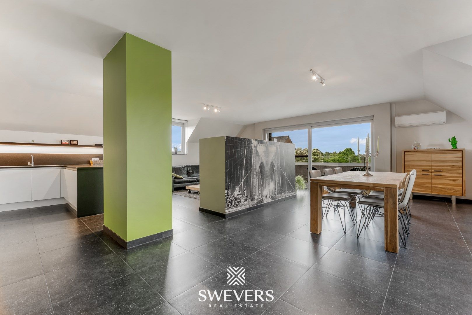 Exclusief wonen in een lichtrijke penthouse te Wellen foto 2