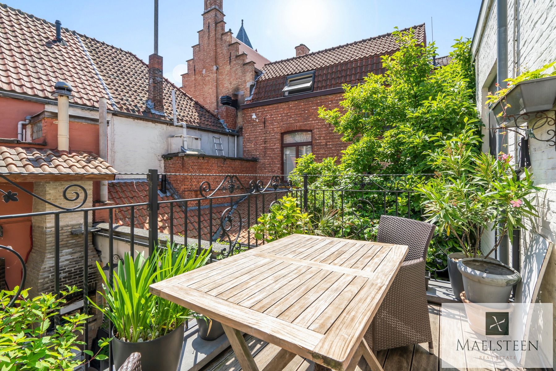 Verrassend ruime woning, centraal gelegen in hartje Brugge foto 17
