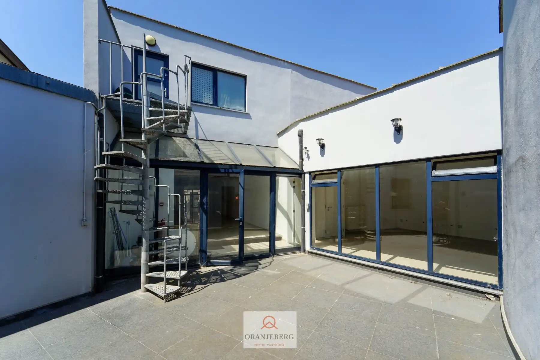 Recent volledig gerenoveerd handelspand (+-280m²) in Sleepstraat TE HUUR met een moderne uitstraling. foto 16