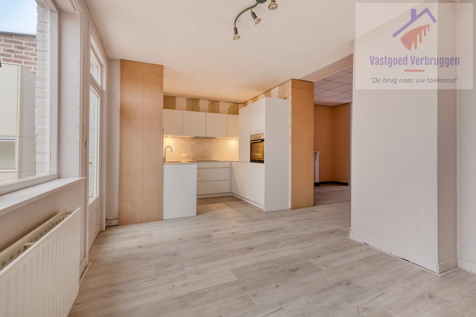 Goed gelegen ruime woning met 4 slaapkamers en terras foto 5