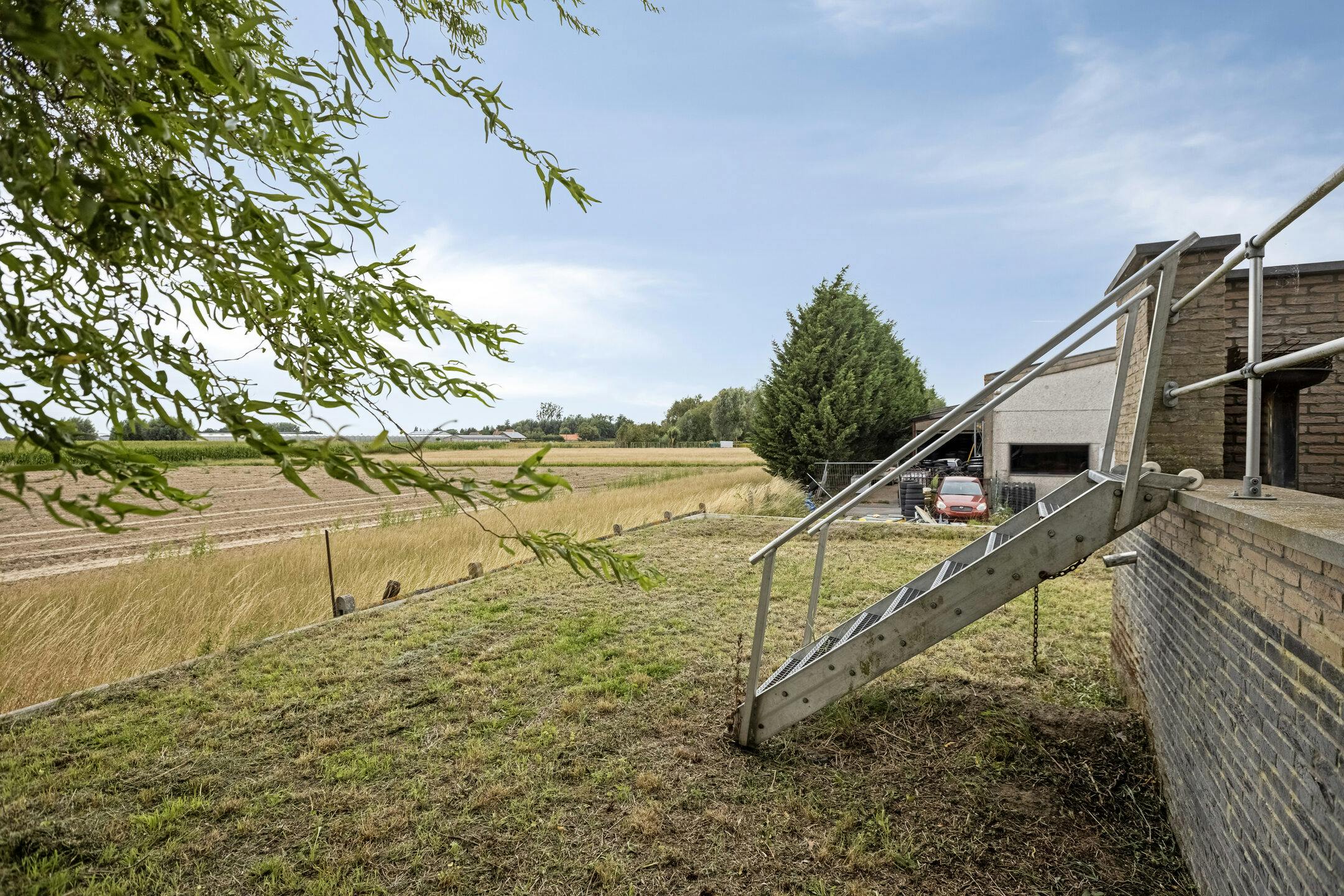 alfopen bebouwing met 3 slaapkamers op een ruim perceel in Gits! foto 9