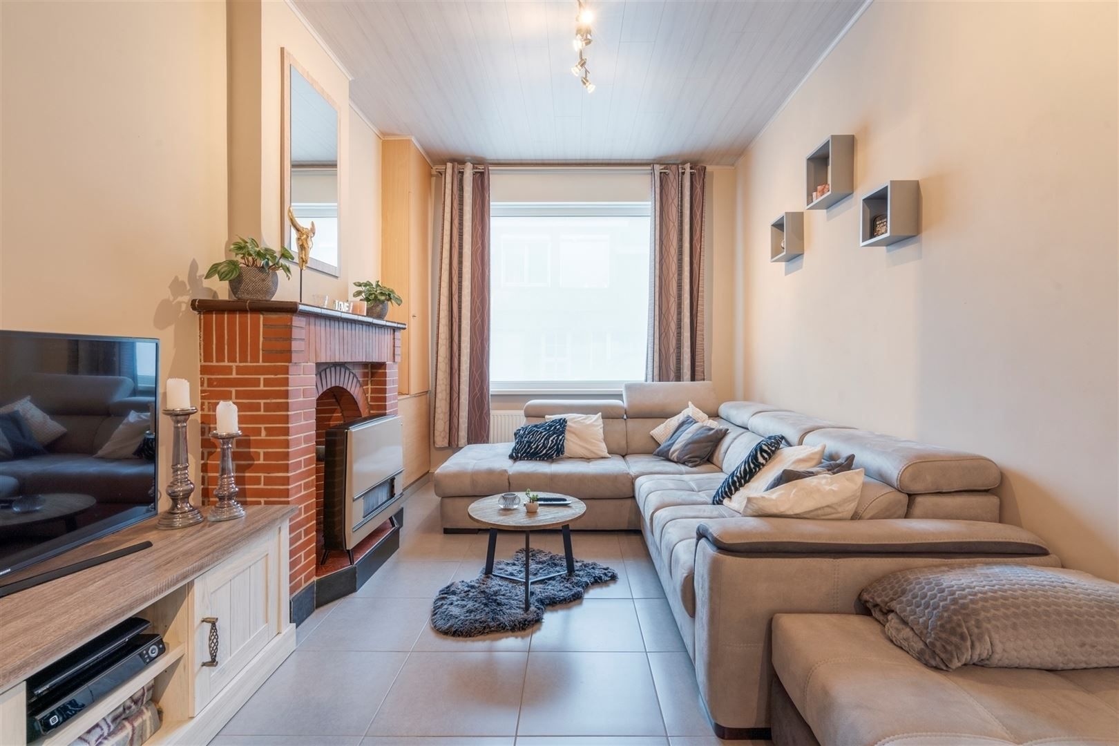 Huis met 2 garages foto 4