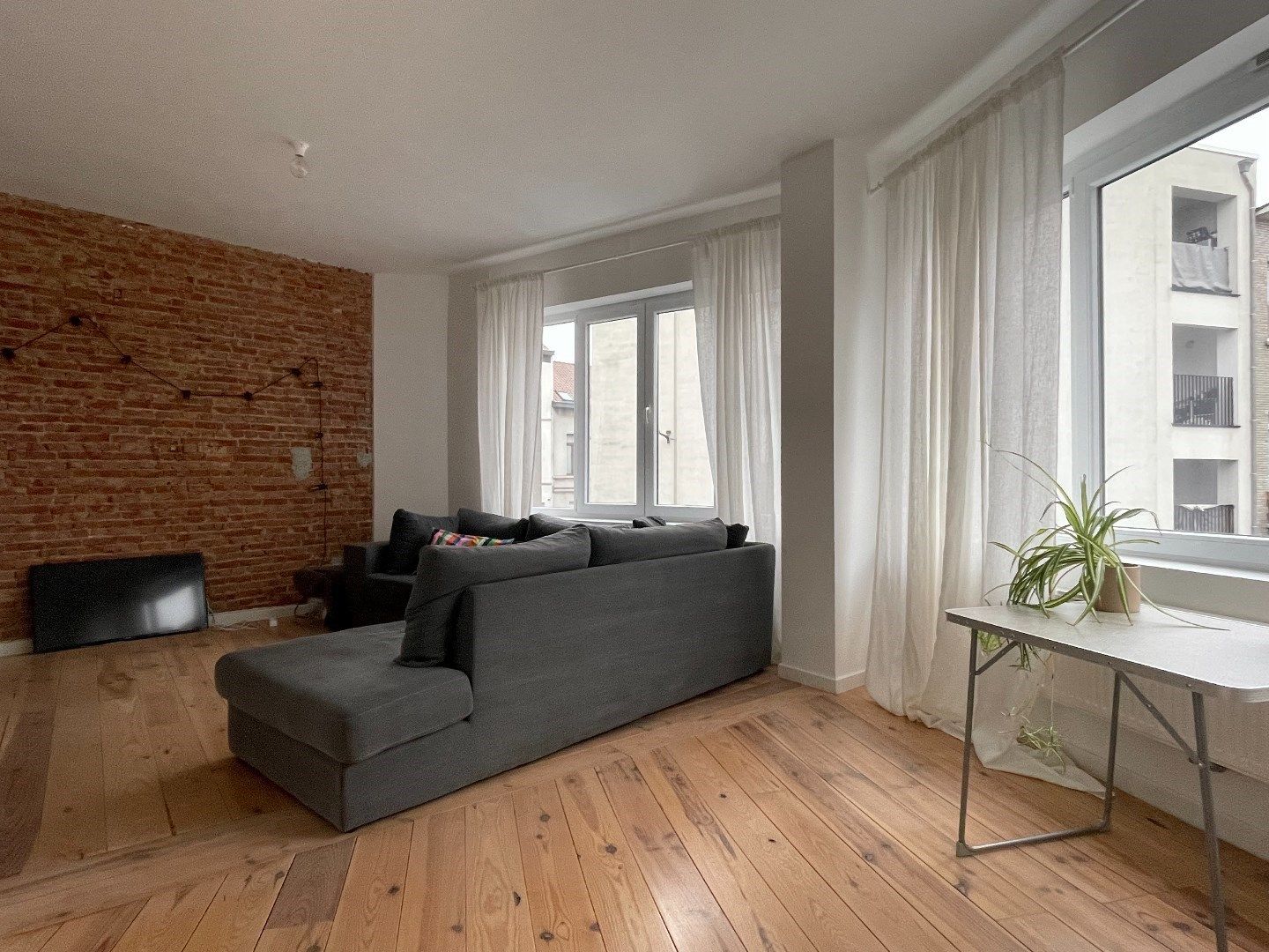 Trendy 1 slpk appartement met balkon foto 10