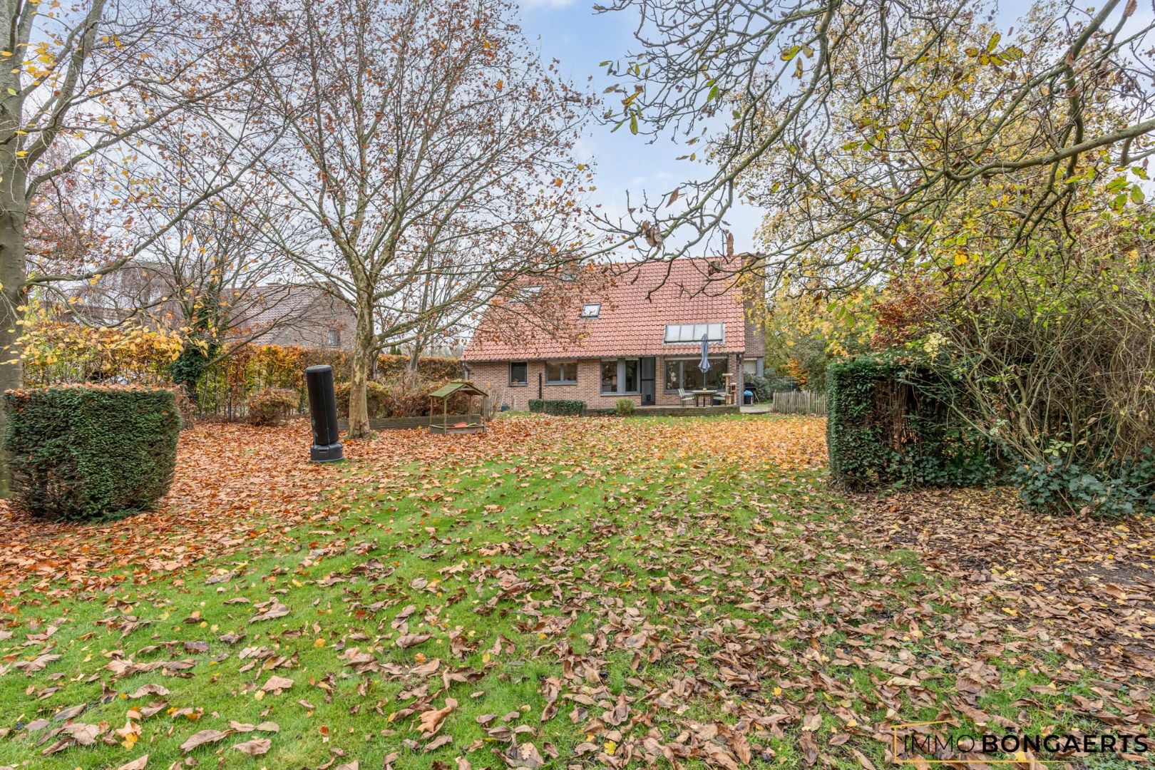 Ruime woning met 5 slaapkamers foto 26