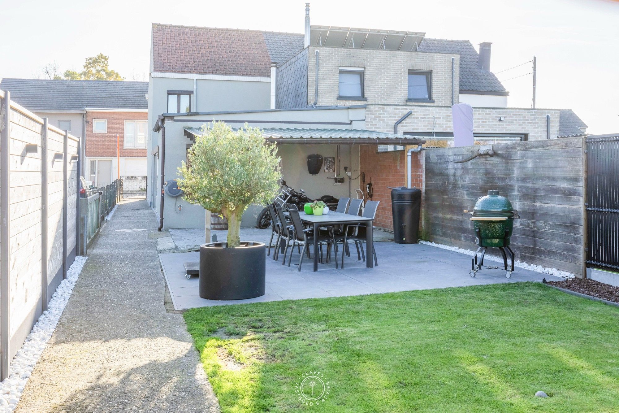 Halfopen bebouwing met een zeer aangename tuin foto 14