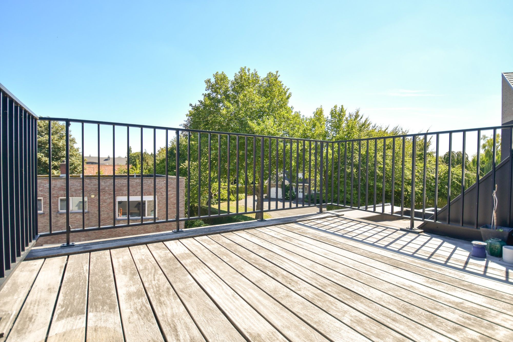GOED GELEGEN & KWALITATIEF APPARTEMENT MET TERRAS EN FIETSENBERGING foto {{pictureIndex}}