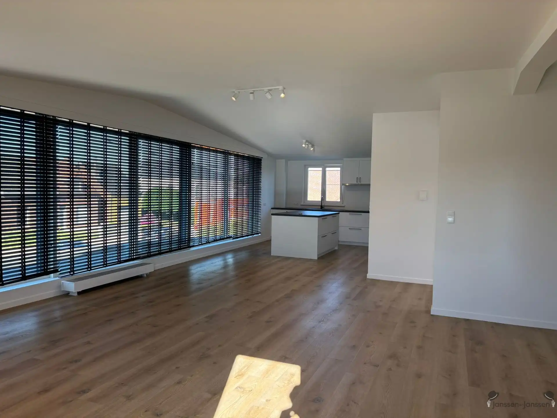 Ruim en volledig vernieuwd appartement met grote leefruimte in Sint-Lenaarts foto 7