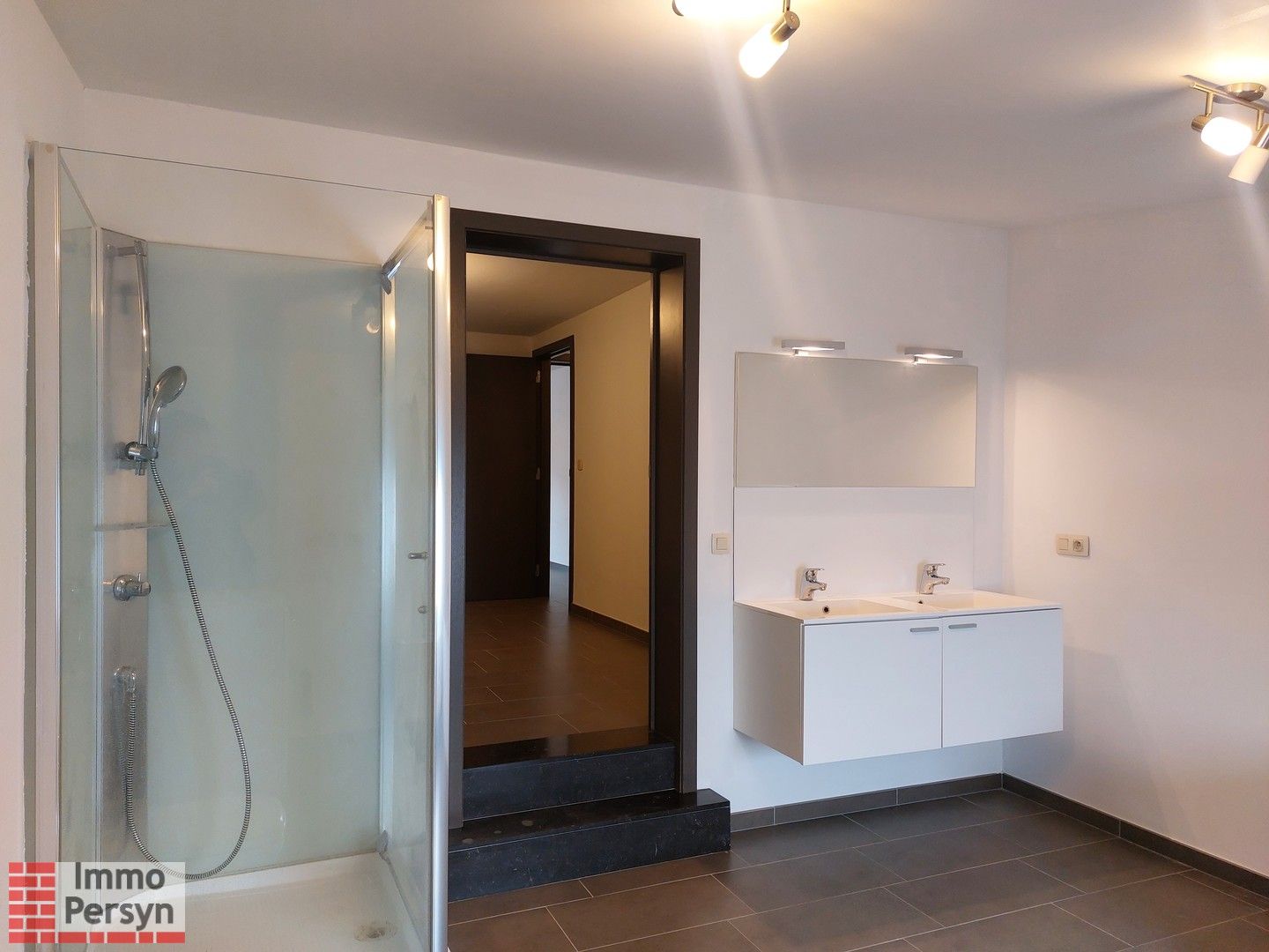 Gezellige rijwoning met kleine stadstuin foto 15
