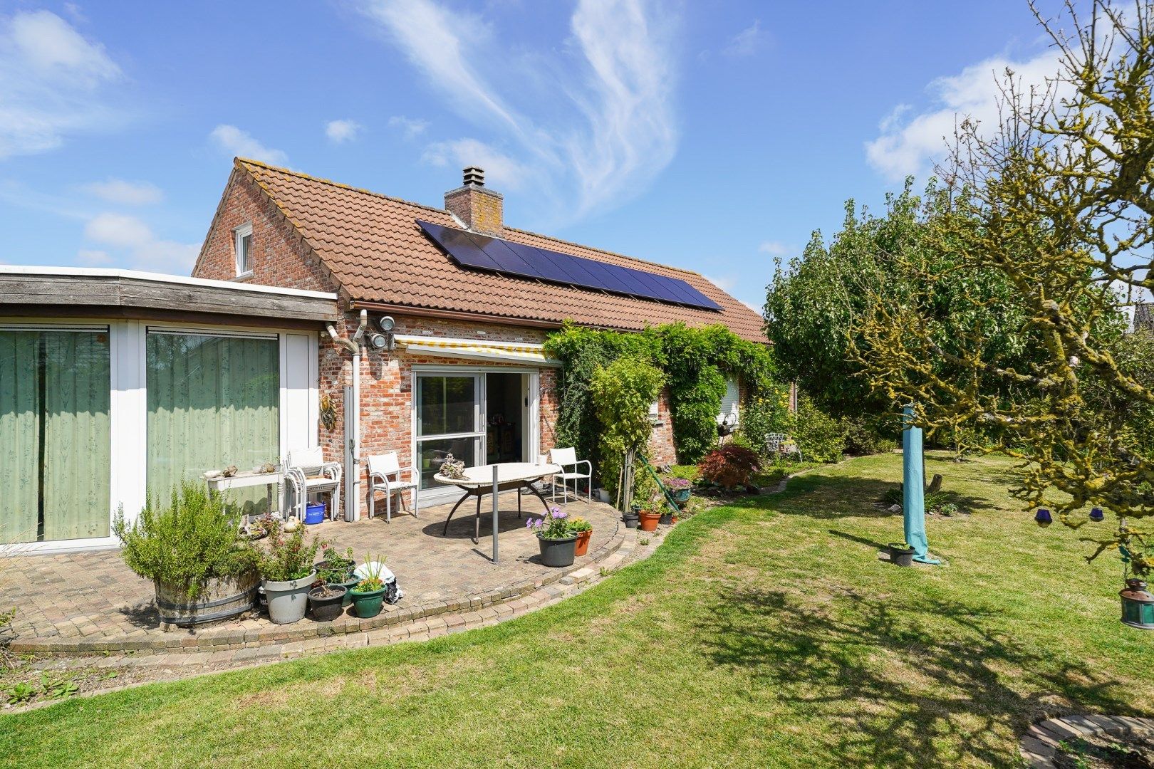 Ruime woning in Oudenburg met zongerichte tuin foto 2
