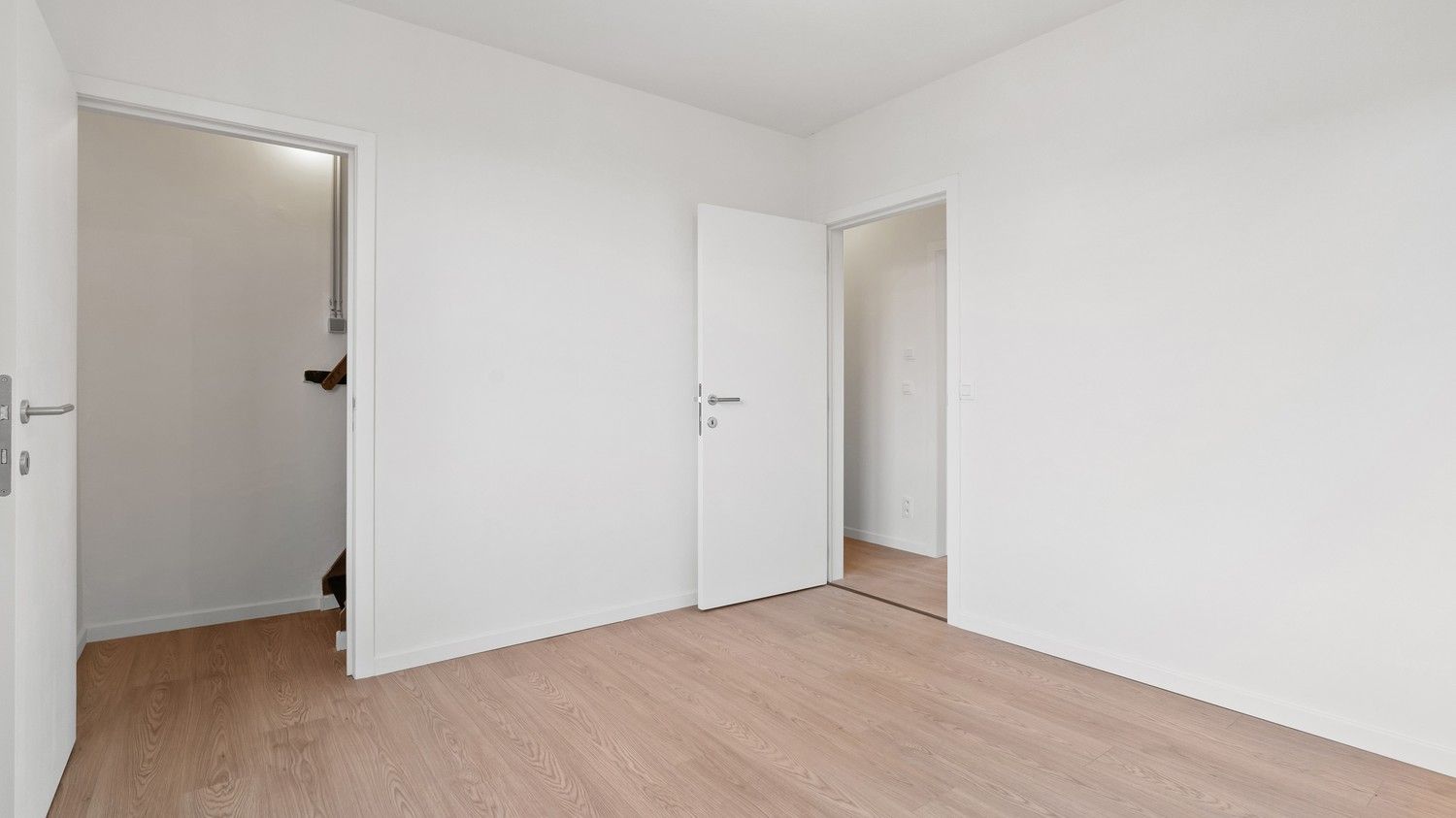 Volledig gerenoveerde woning met 3 slaapkamers en tuin. foto 12