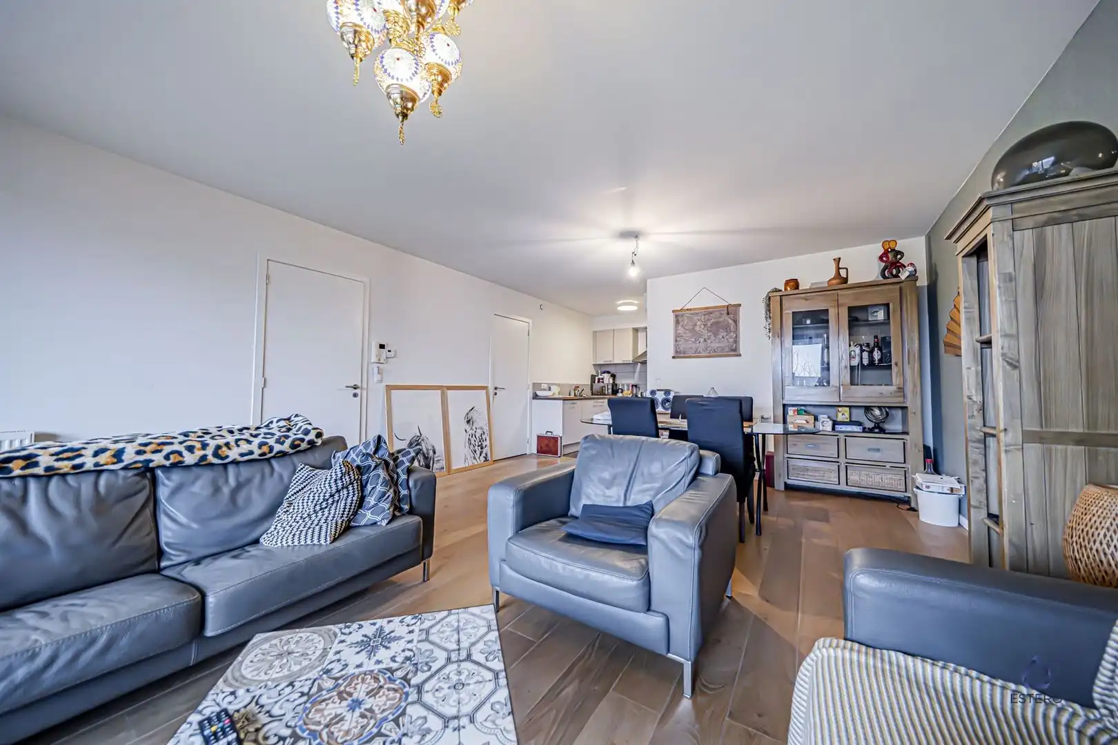 Instapklaar 2-slaapkamer appartement met terras en parking  foto 4