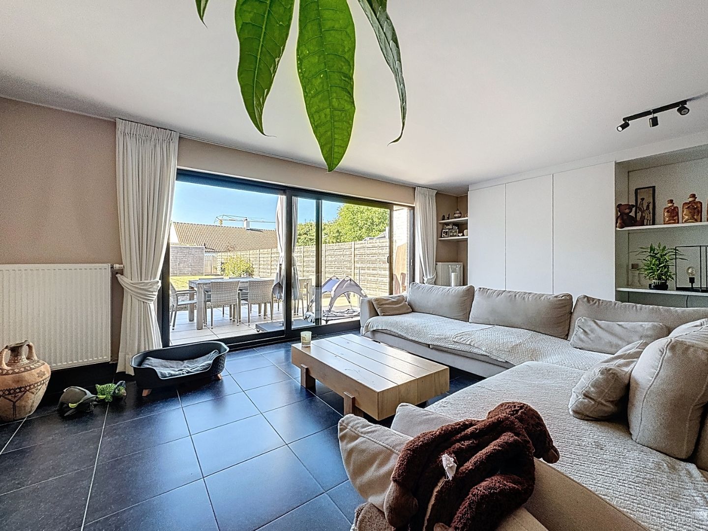 Ruim appartement met private tuin. foto 3