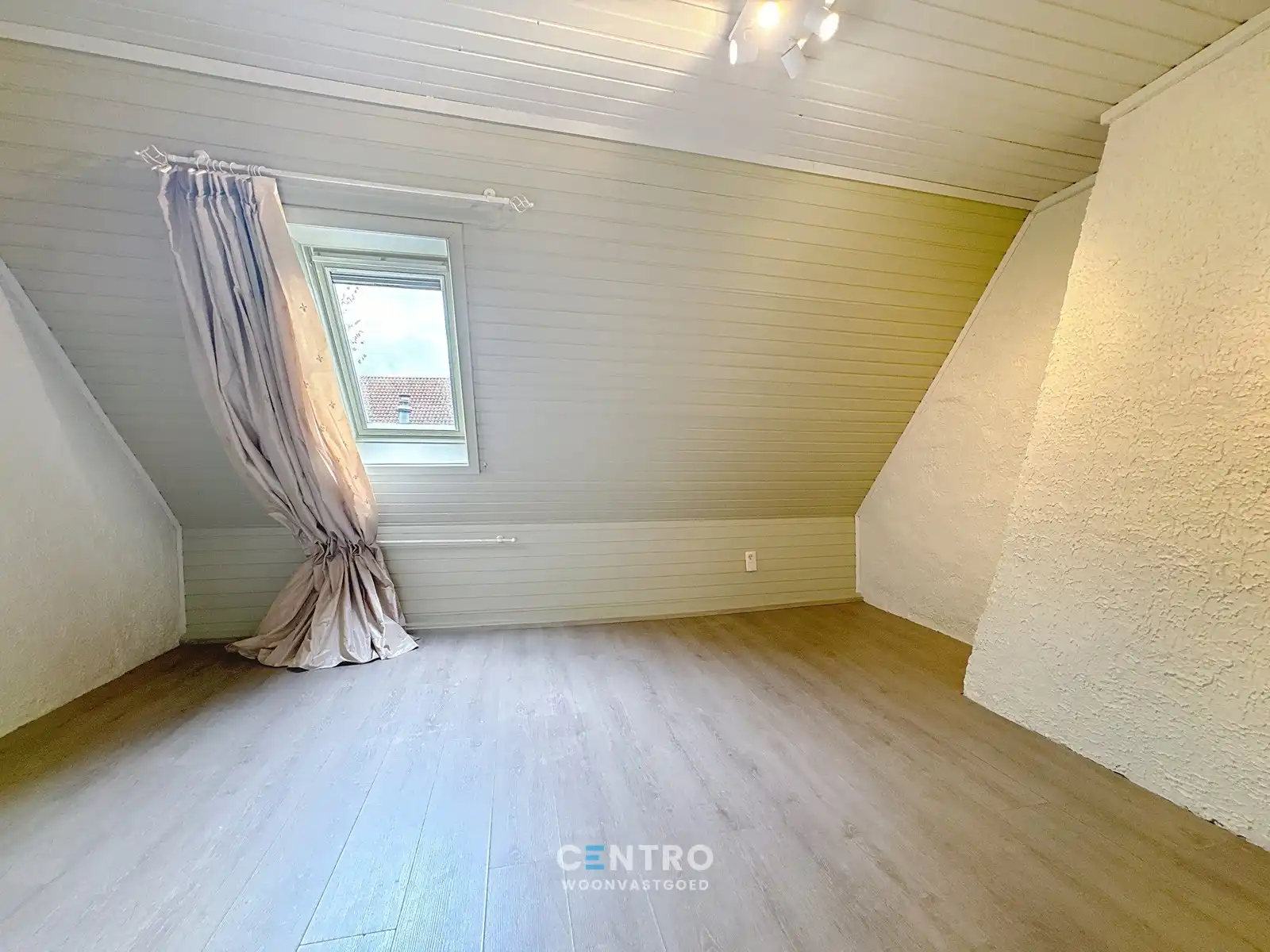 CHARMANTE woning in het Guido Gezellekwartier te Brugge! foto 11