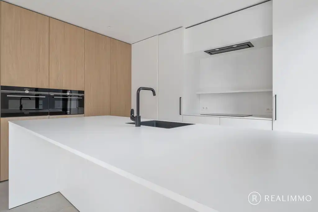 Instapklaar & stijlvol wonen met aangelegde tuin, oprit én terras! foto 4