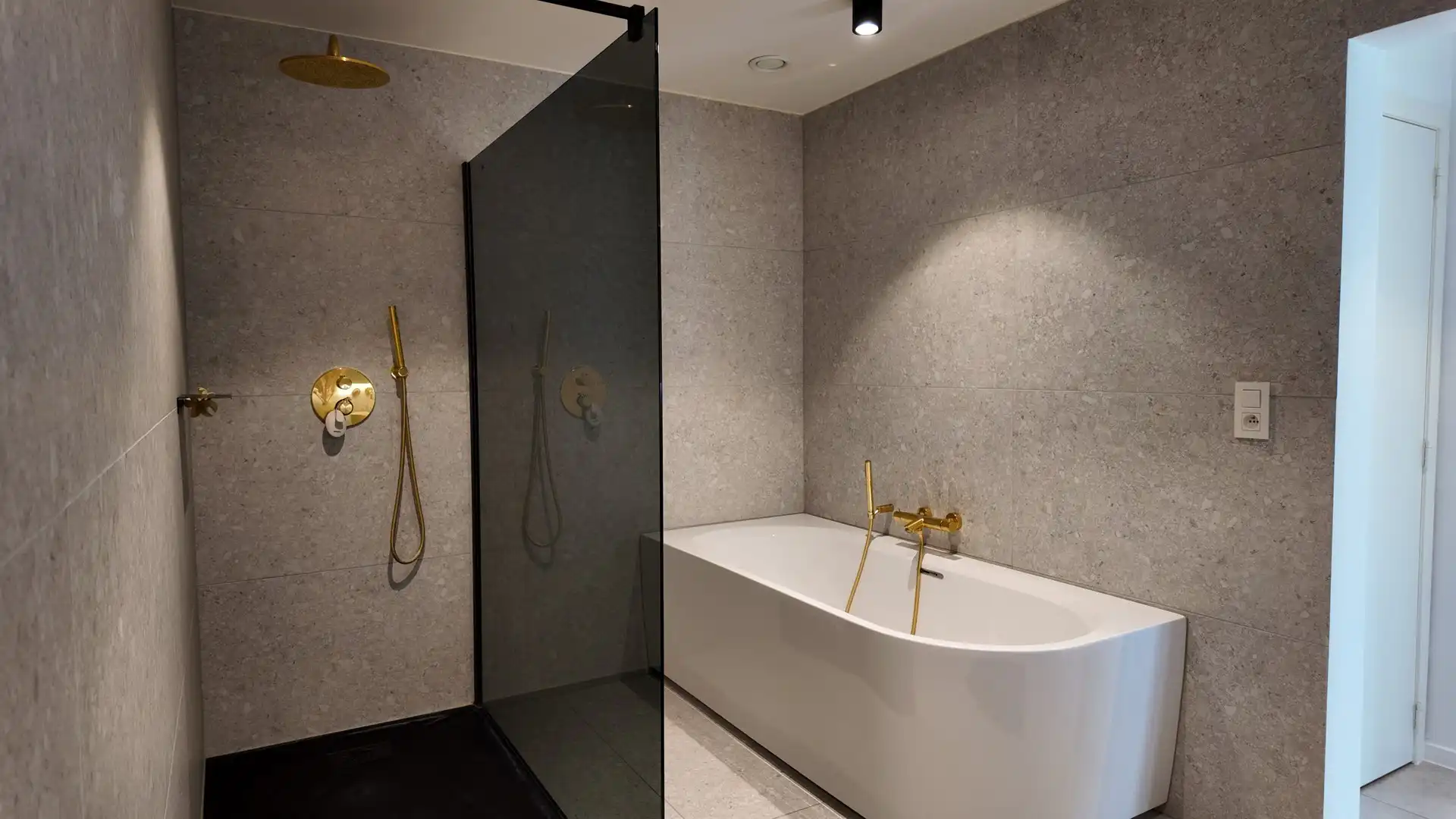 PRACHTIGE AFGEWERKTE HOB MET 3 SLKPS+ TE KOOP - MAASMECHELEN foto 19