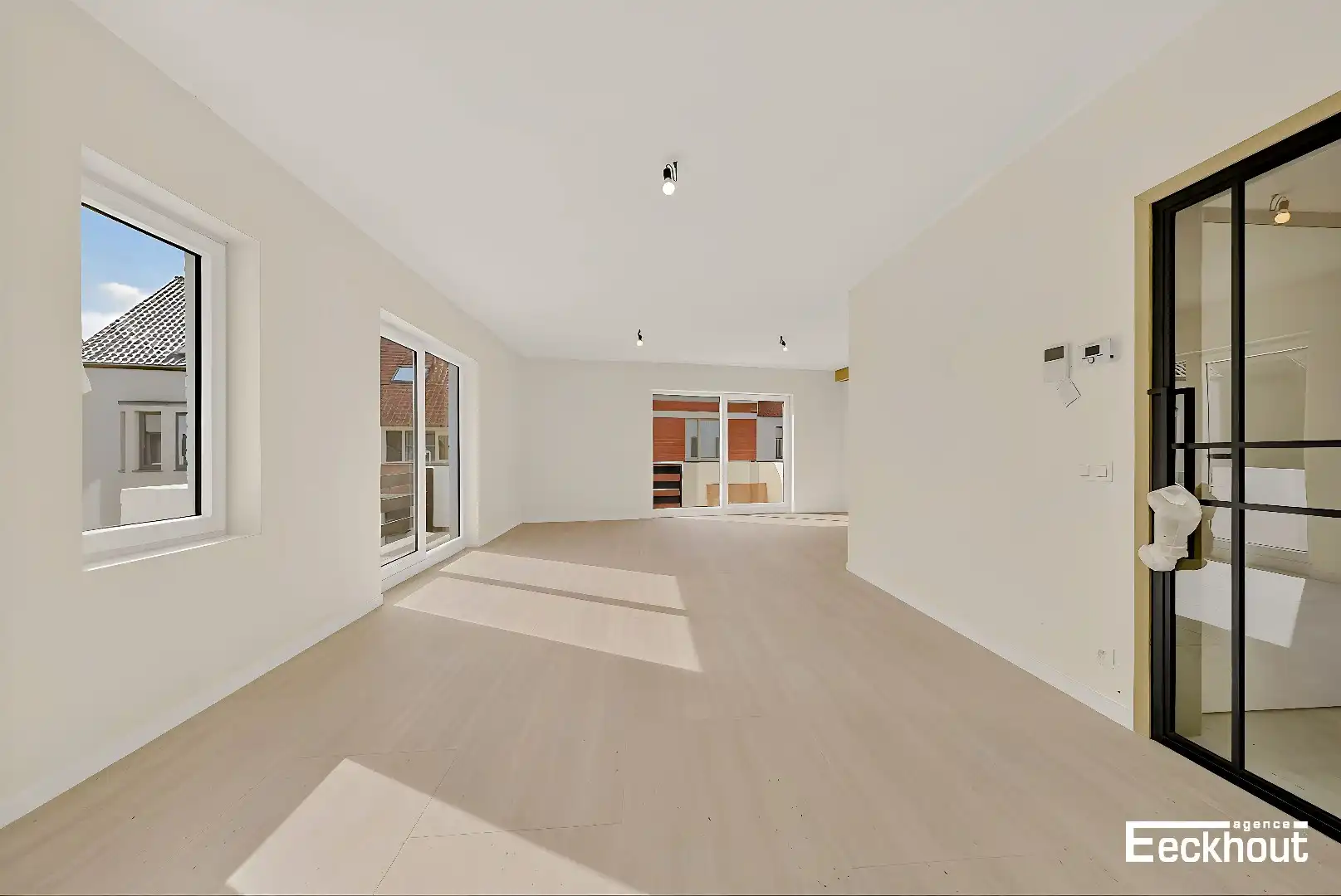 Prachtig gerenoveerd appartement met 2 slaapkamers en terrassen! foto 3
