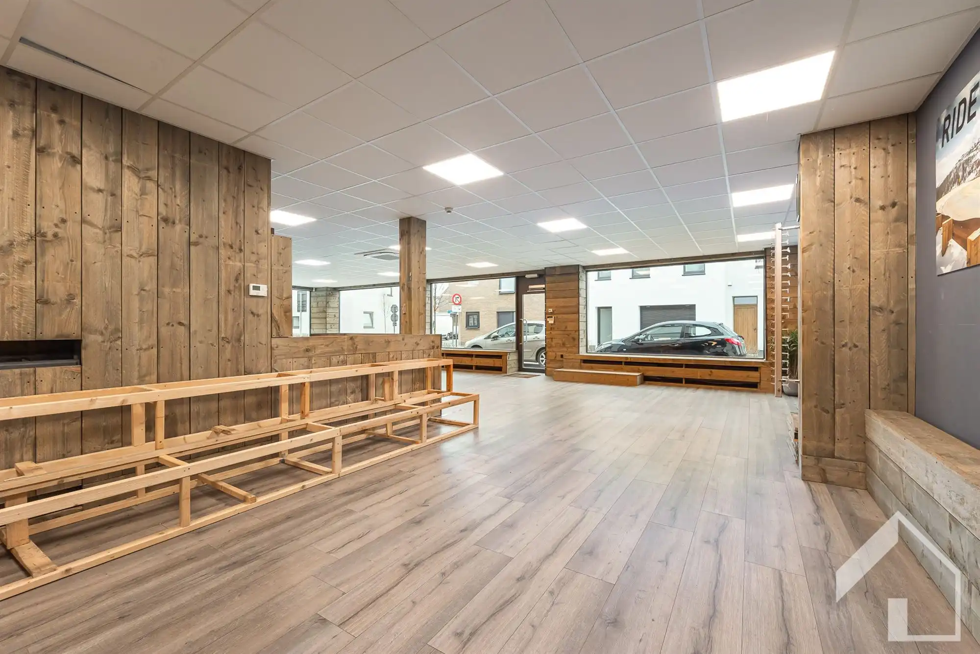 Gelijkvloers handelspand (300m2) + groot gerenoveerd appartement van 137m2 foto 5