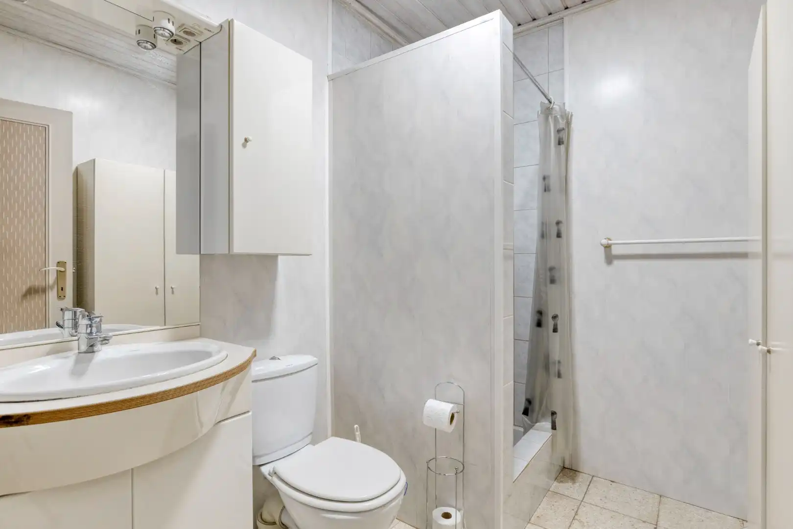 Te renoveren woning met garageweg achteraan! foto 8