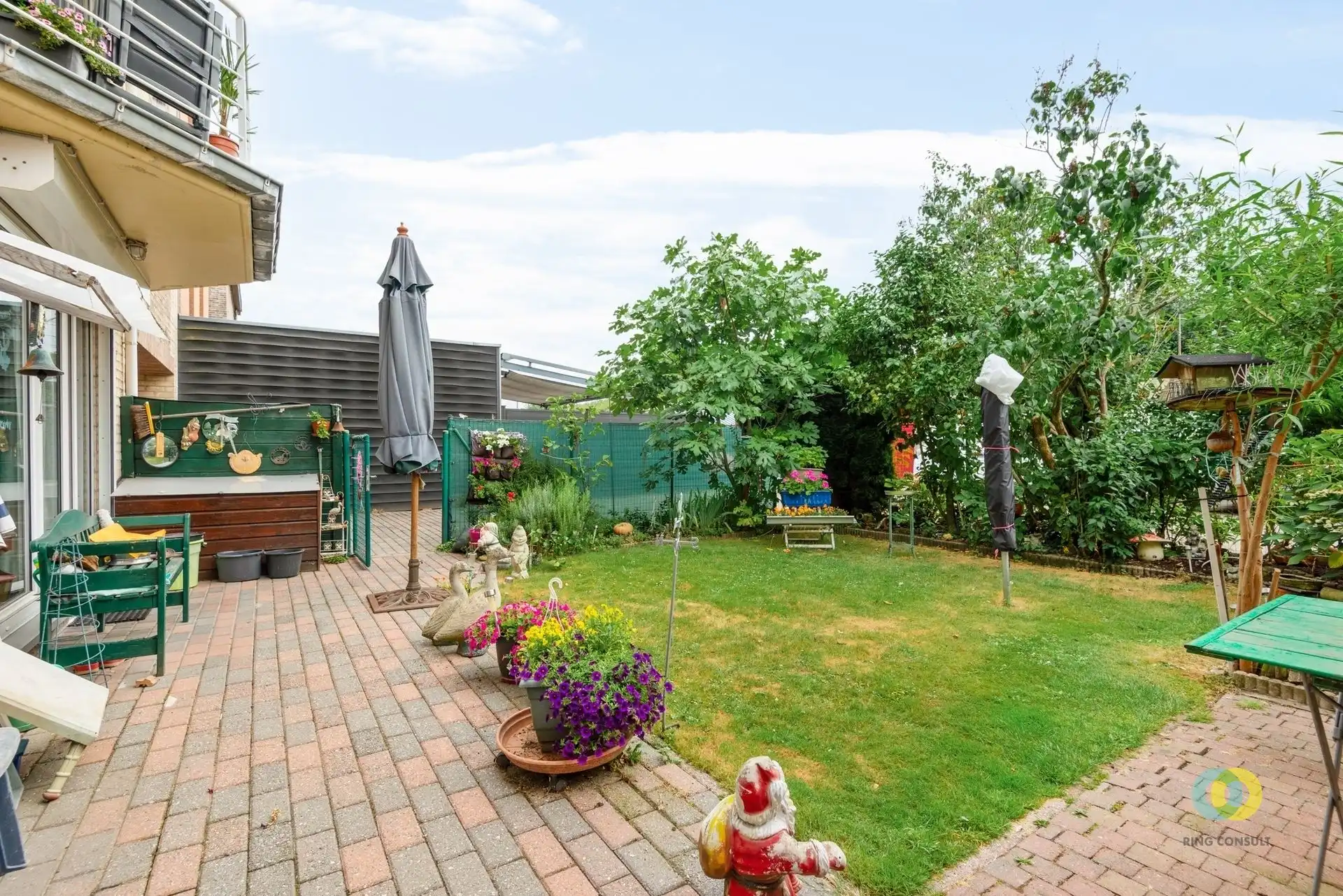 Gelijksvloer appartement met twee kamers en tuin foto 11