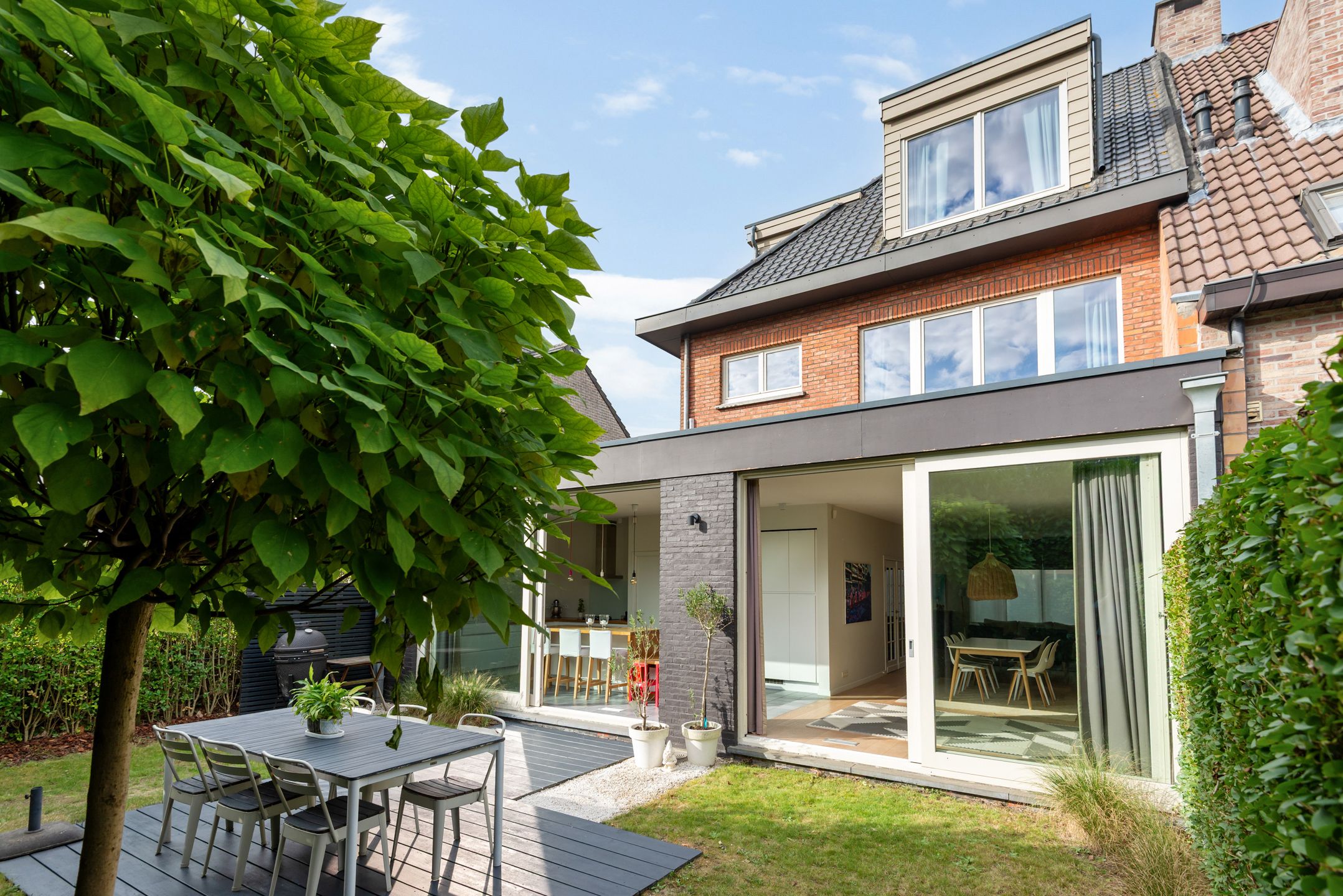 Mooie en ruime  halfopen woning op toplocatie foto 3