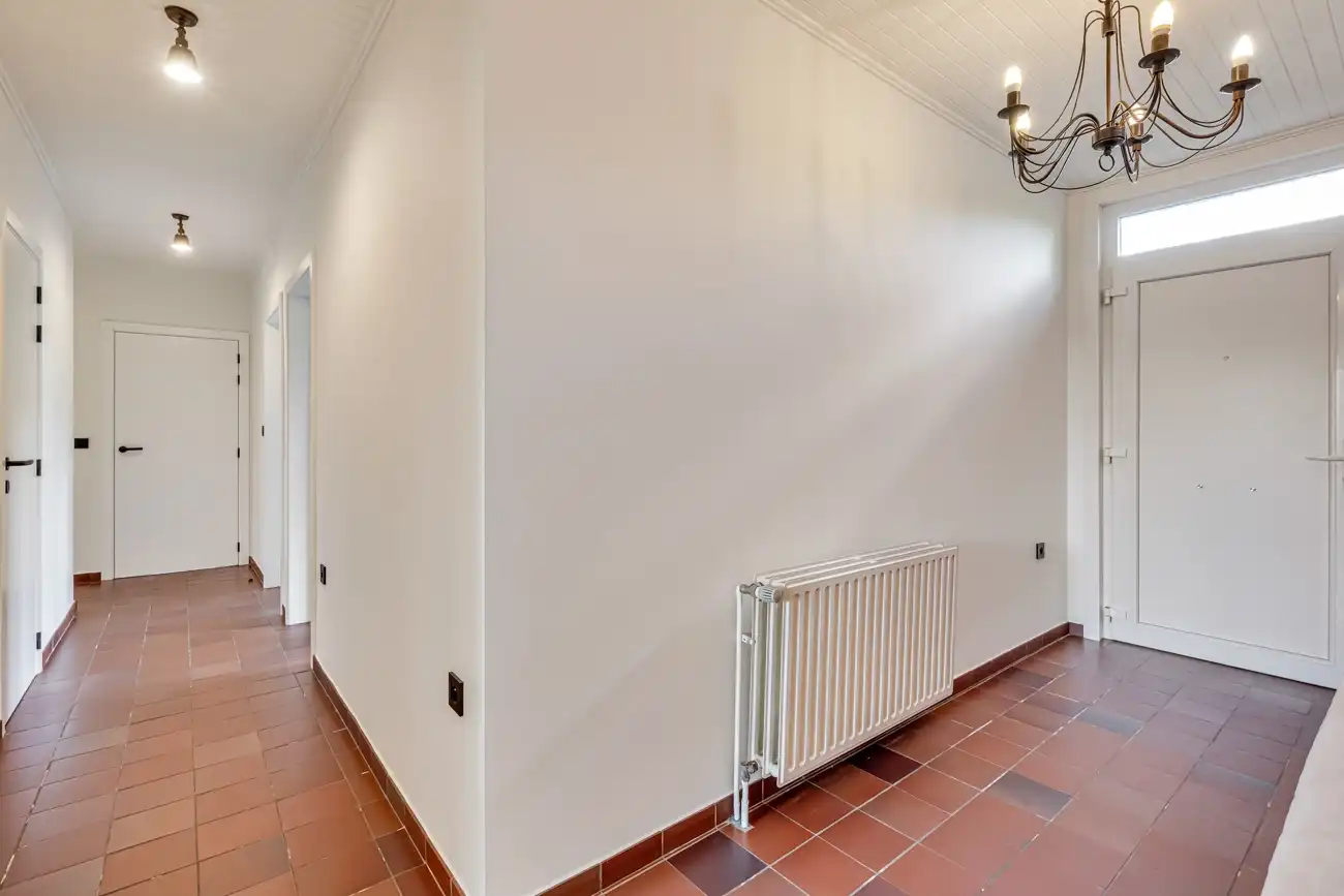 Charmante gerenoveerde woning met 5 slpks op een rustige ligging foto 11