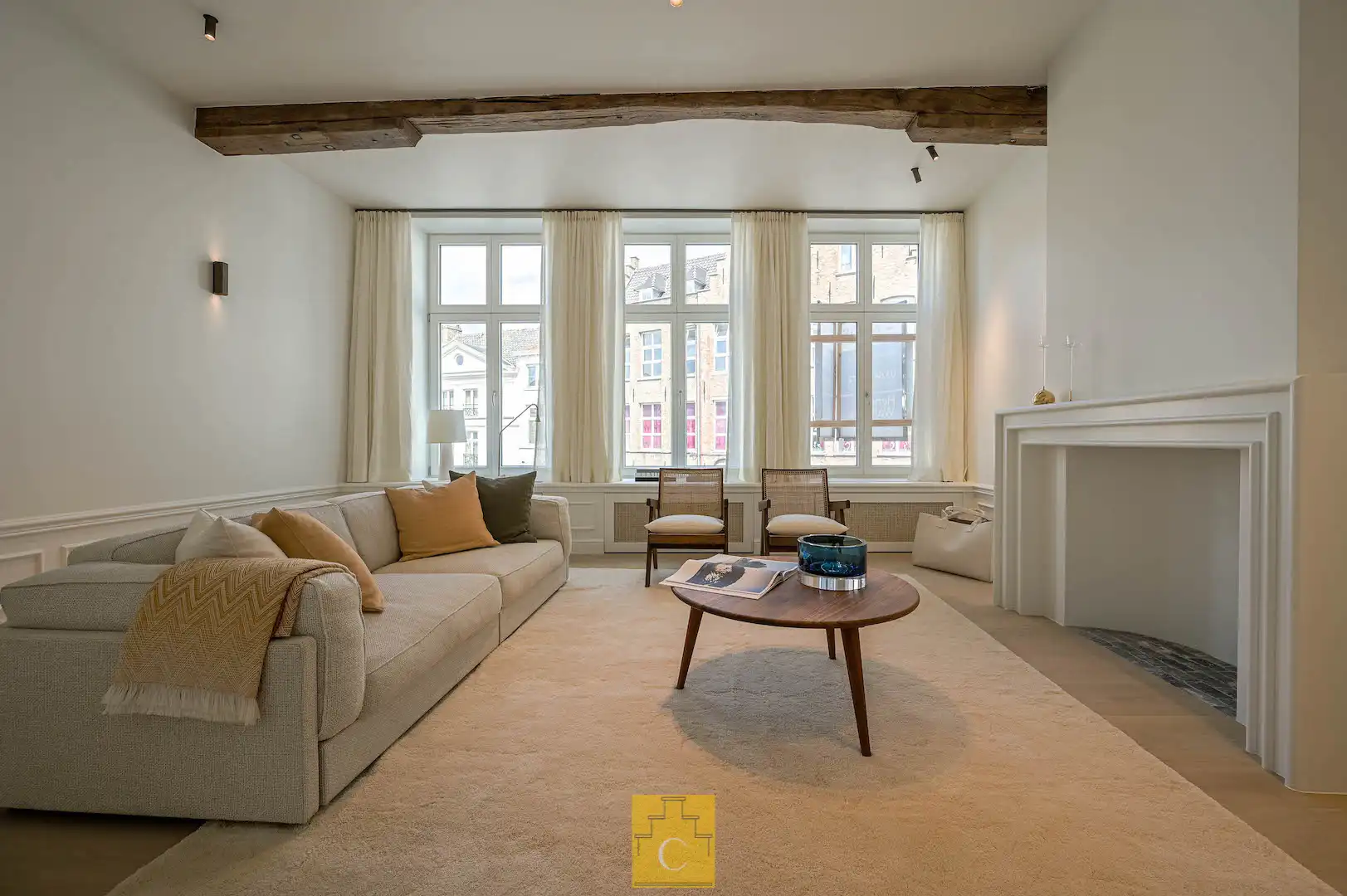 pas gerenoveerd diephuis op iconisch stadsplein, een meesterwerk van historiek en hedendaagse luxe foto 7