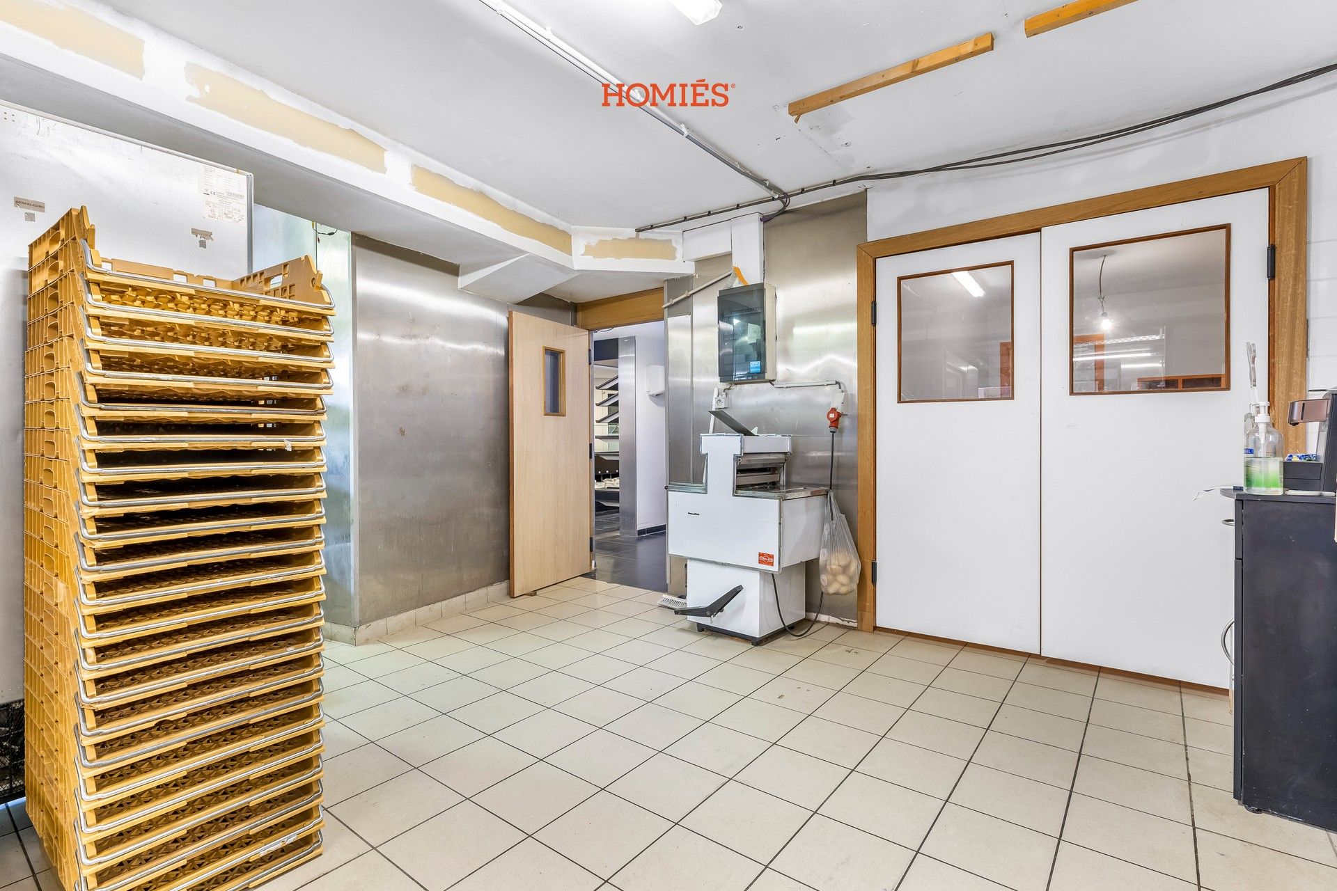 Volledig uitgeruste handelsruimte op strategische locatie foto 14