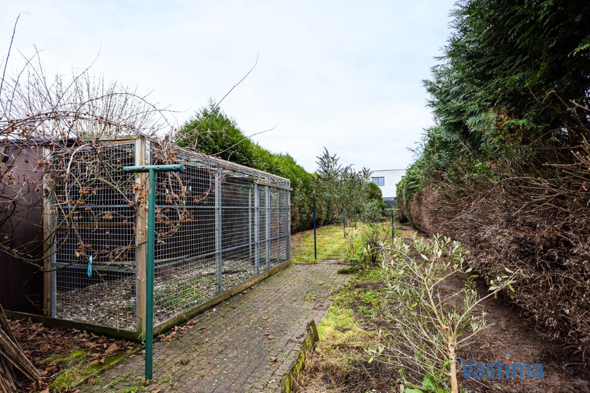 Te renoveren, halfopen woning met zuid gerichte tuin foto 24