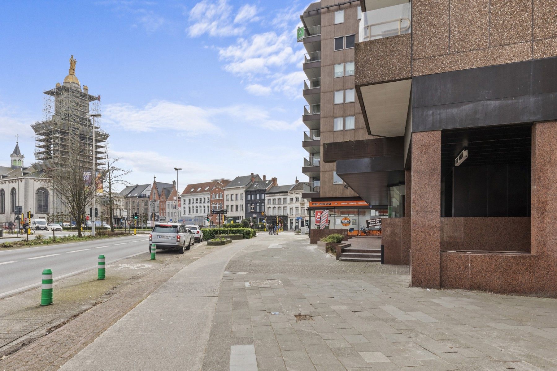 Gelijkvloerse autostaanplaats vlakbij Grote Markt in Sint-Niklaas foto 7