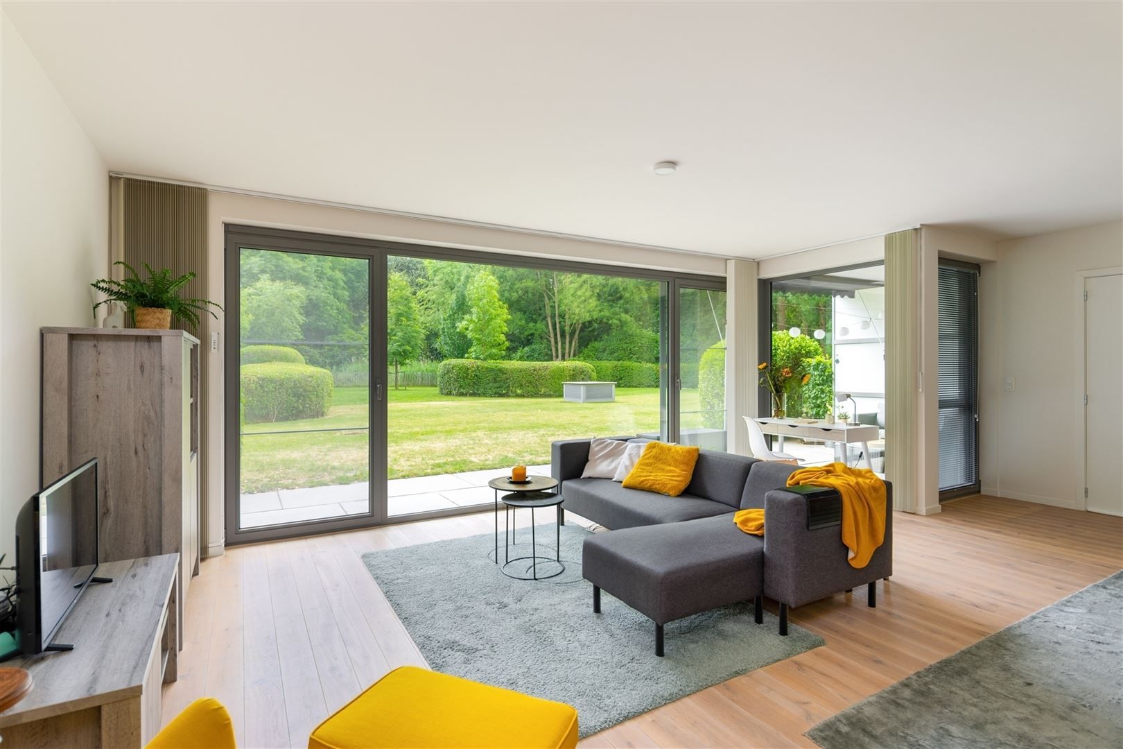 Luxueus BEN-appartement met zuidterras en tuinzicht in hartje Schoten foto 7