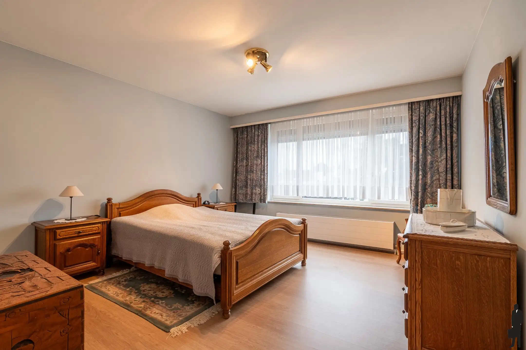 Ruim en lichtrijk appartement met 2 slpks in hartje Hove foto 11