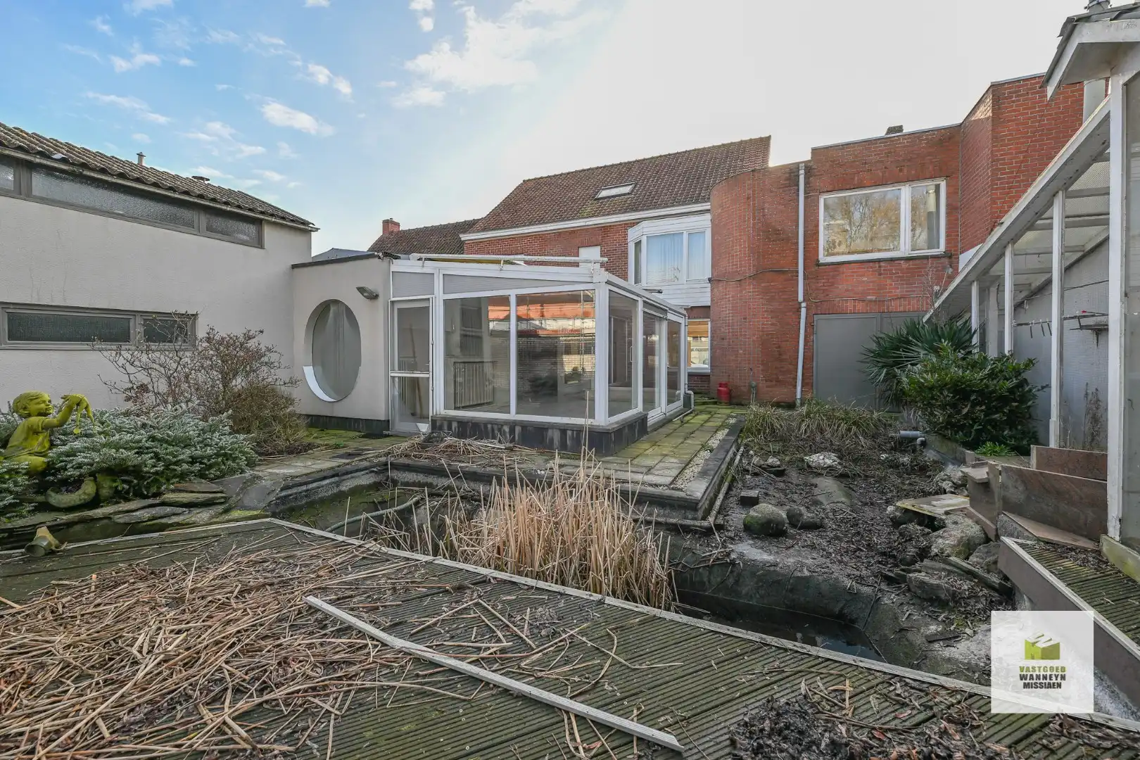 Ruime te renoveren gezinswoning met grote garage en 4 slaapkamers op 349 m2 foto 25