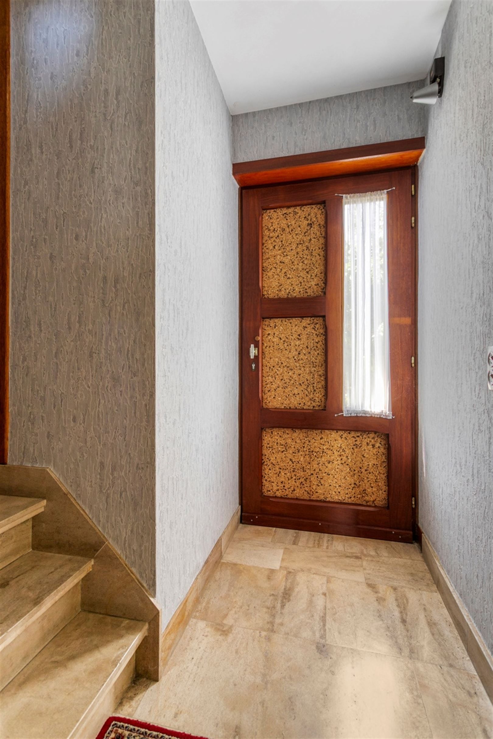 Gunstig gelegen woning met 4 slaapkamers in deelgemeente Ooike foto 5