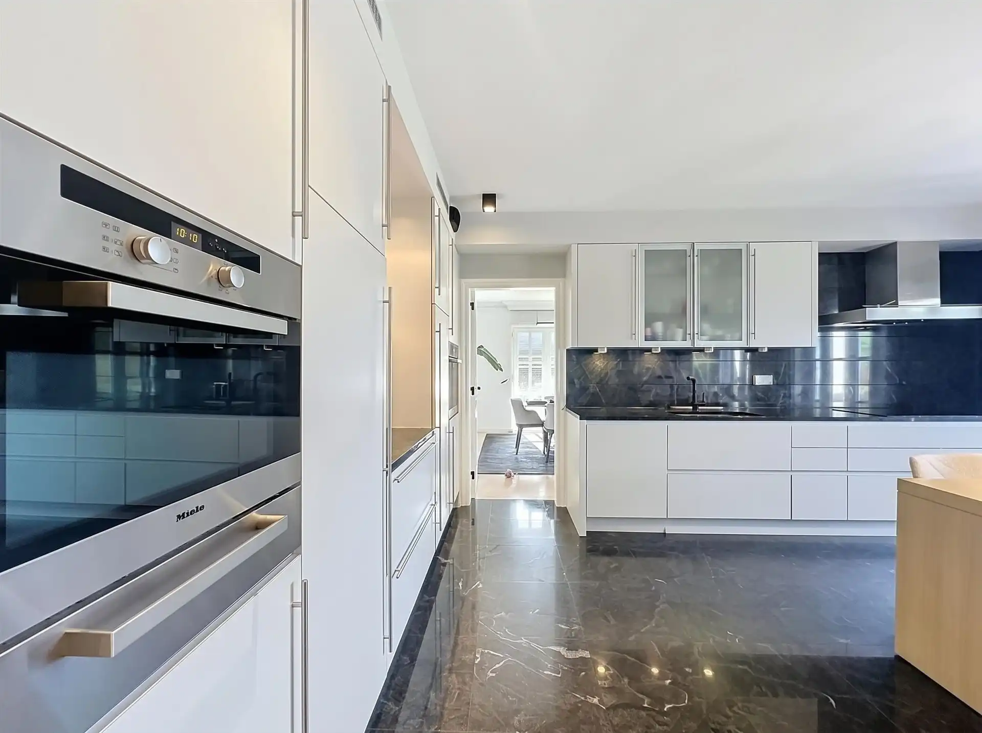 Prachtige open bebouwing met 4 slaapkamers op perceel van 4500m² in Sint-Niklaas. foto 8