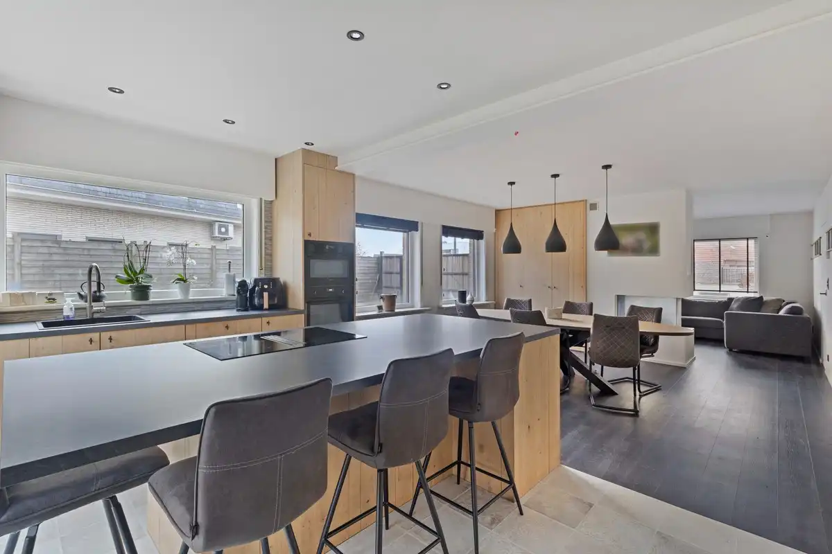 Luxe woning met binnenzwembad en afzonderlijke handelsruimte foto 4