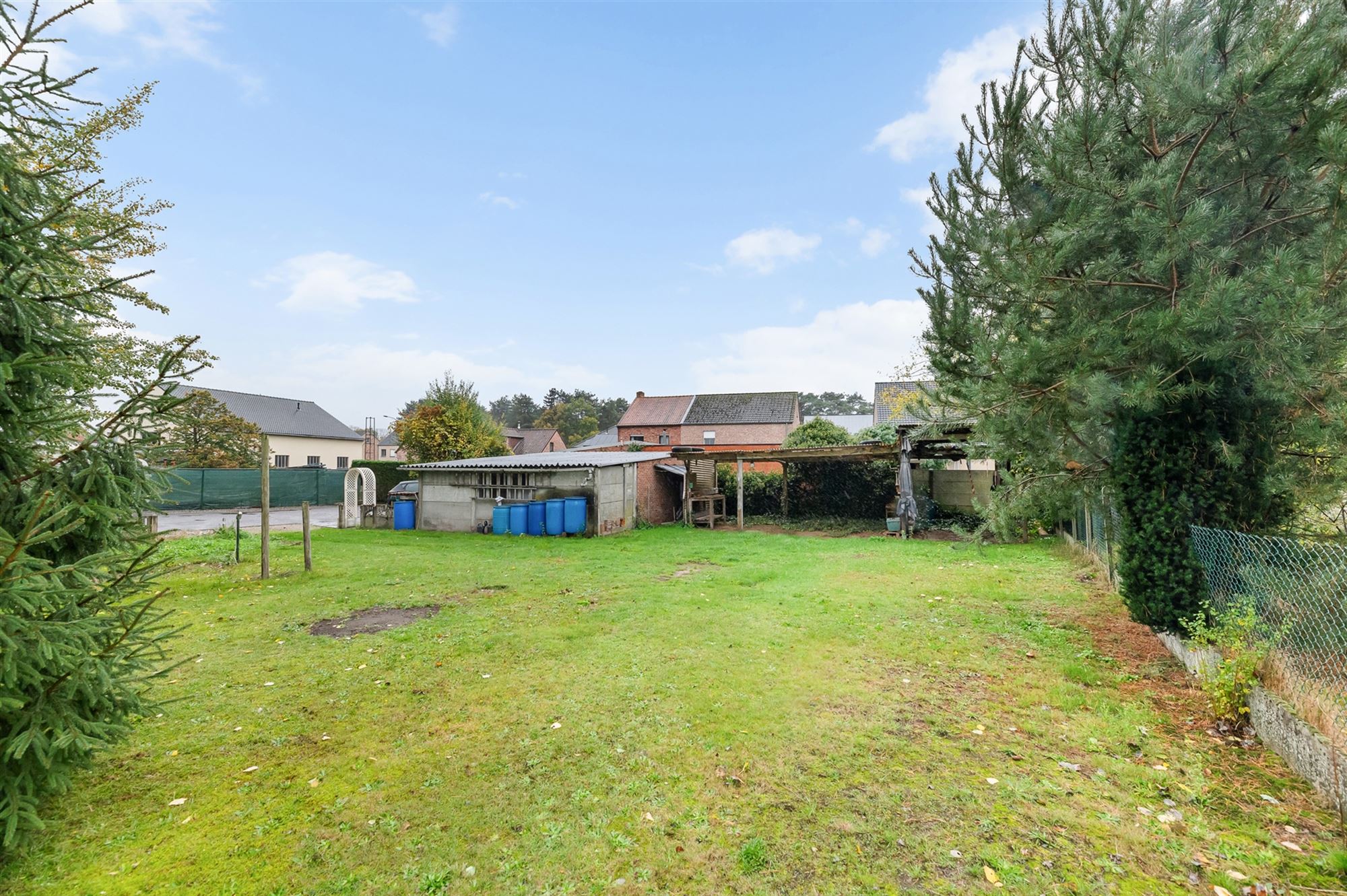 WONING MET GELIJKVLOERSE KAMER OP 950M2 foto 24