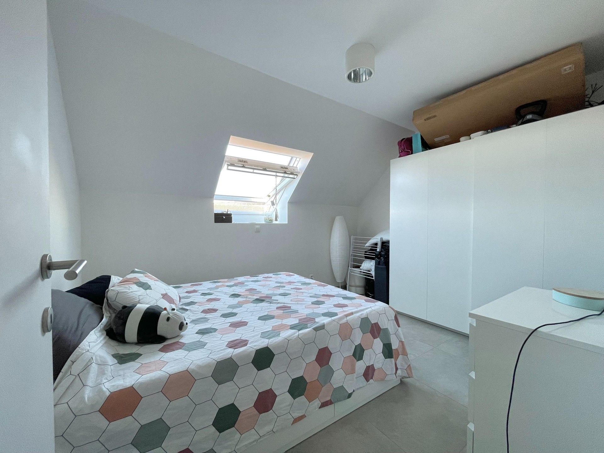 RECENT EN LICHTRIJK APPARTEMENT MET 2 KAMERS EN PARKING foto 10