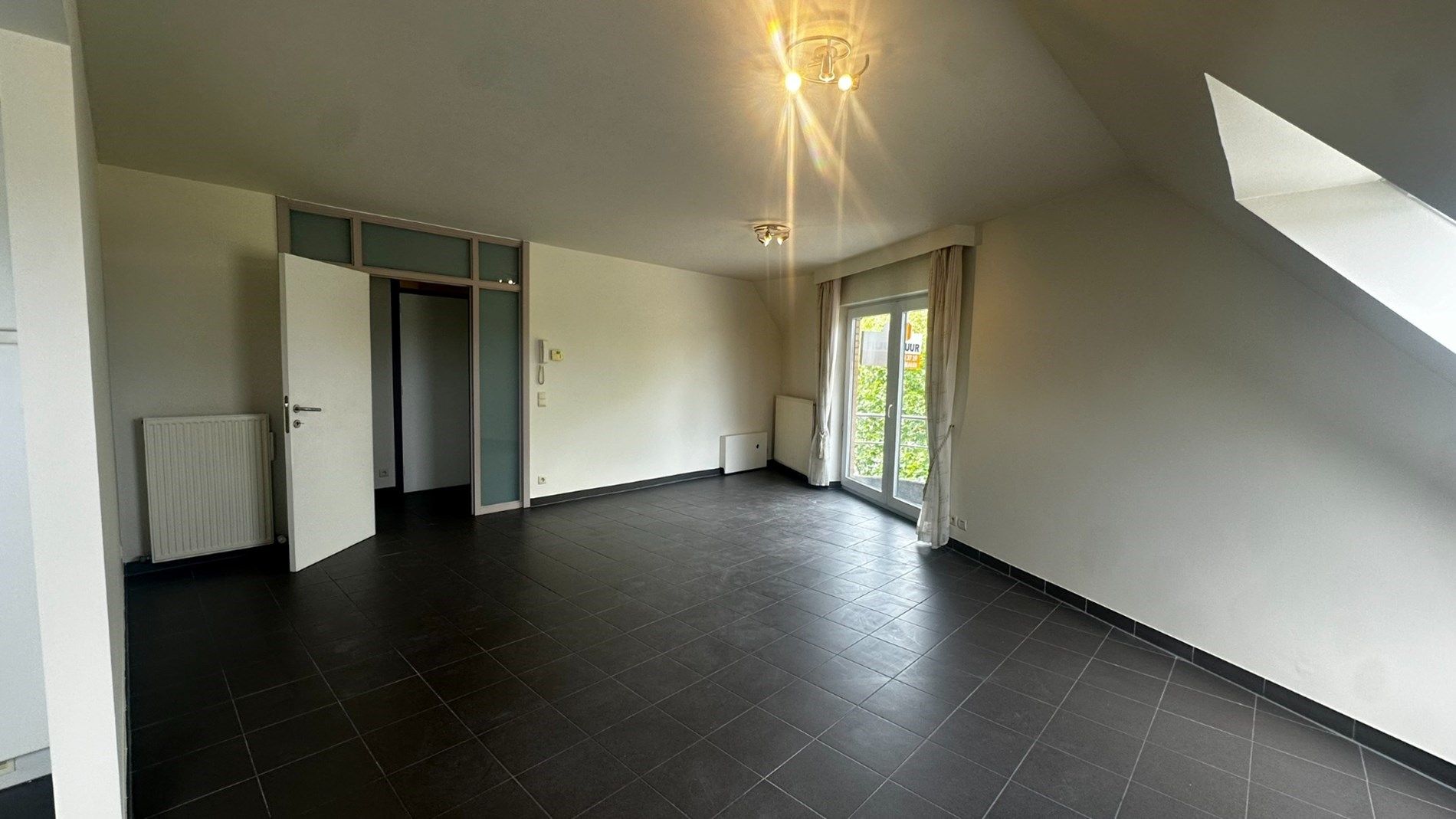Ontdek dit prachtige appartement met balkon, lift en één slaapkamer. foto 6