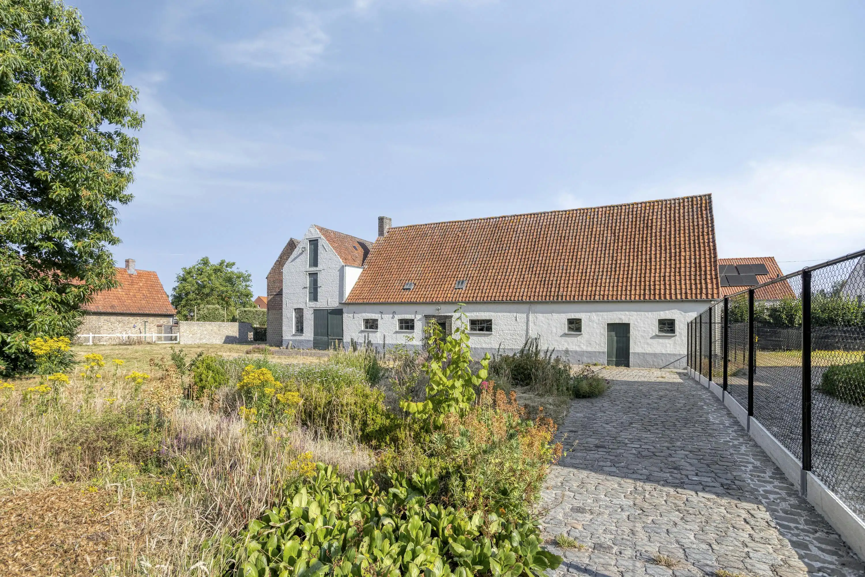 Veelzijdige te renoveren hoeve te koop in Jabbeke foto 4