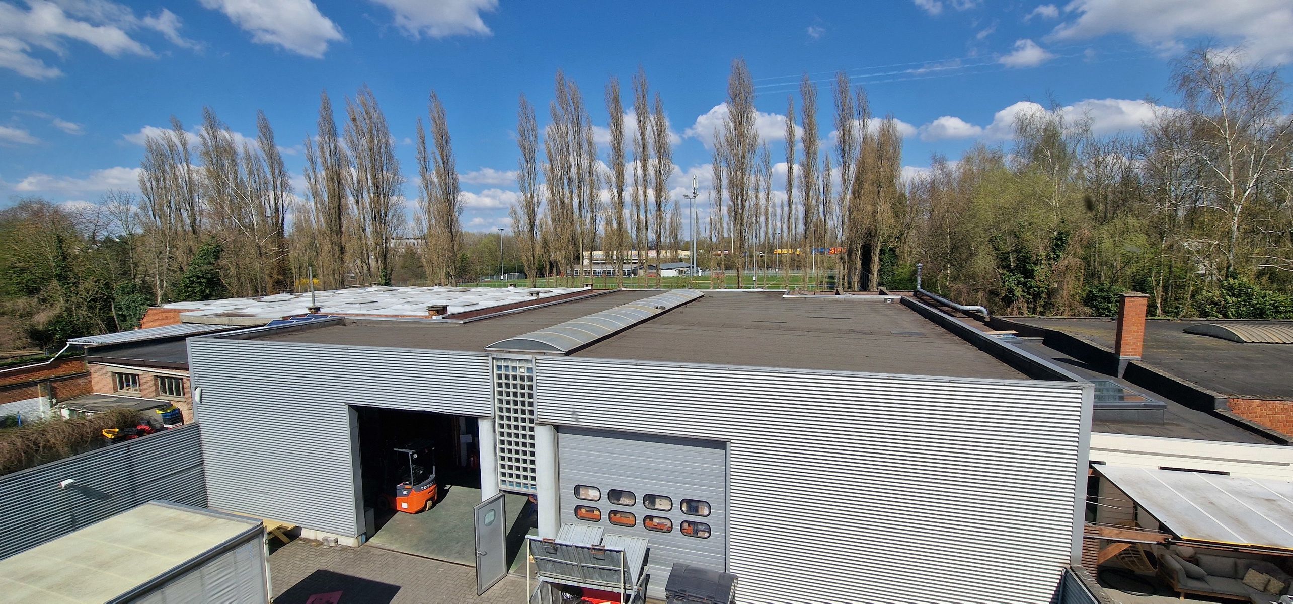 Grote magazijnruimte/atelier met kantoor te koop in Deurne  foto 59