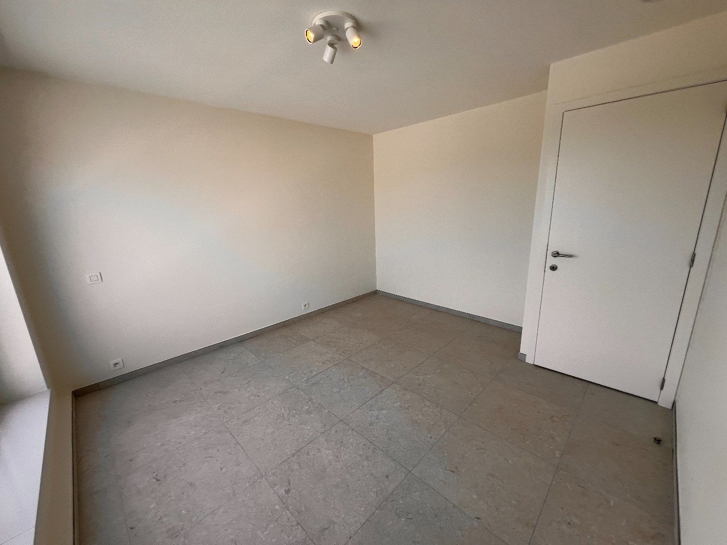 NIEUWBOUWAPPARTEMENT MET 2 SLAAPKAMERS, TERRAS EN AUTOSTANDPLAATS IN IEPER foto 8
